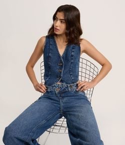 Colete em Jeans com Amarração e Barra Arredondada