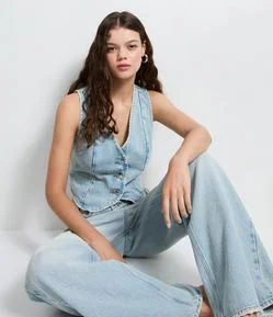 Colete em Jeans com Amarração e Barra Arredondada