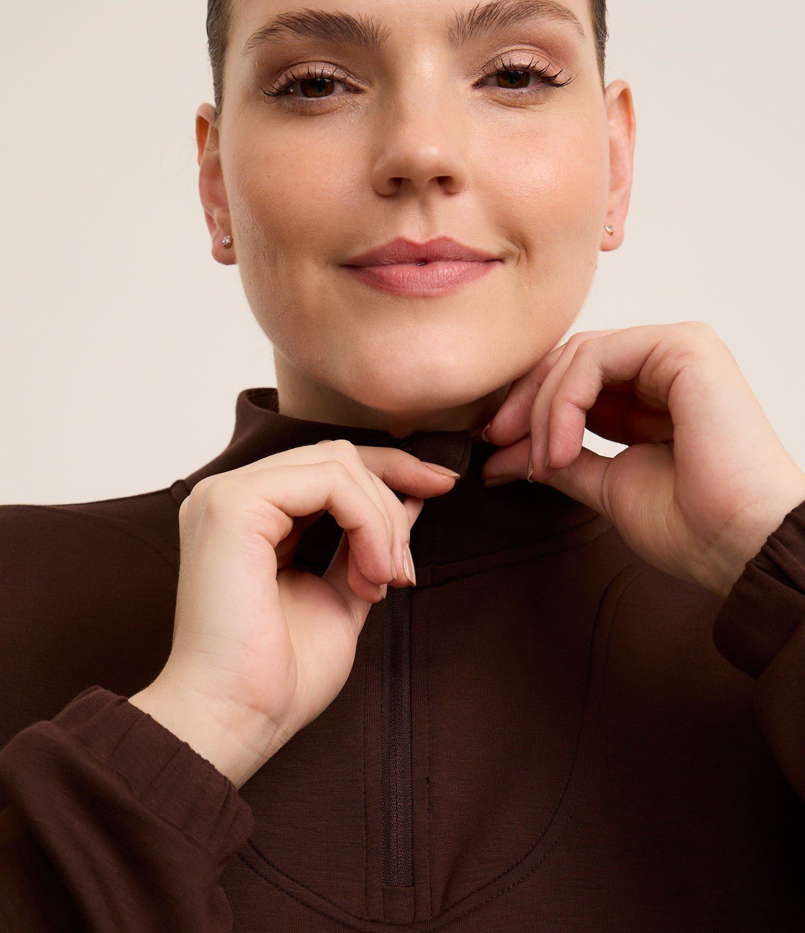 Jaqueta Fechada Esportiva com Regulador Lateral Curve & Plus Size Marrom 4