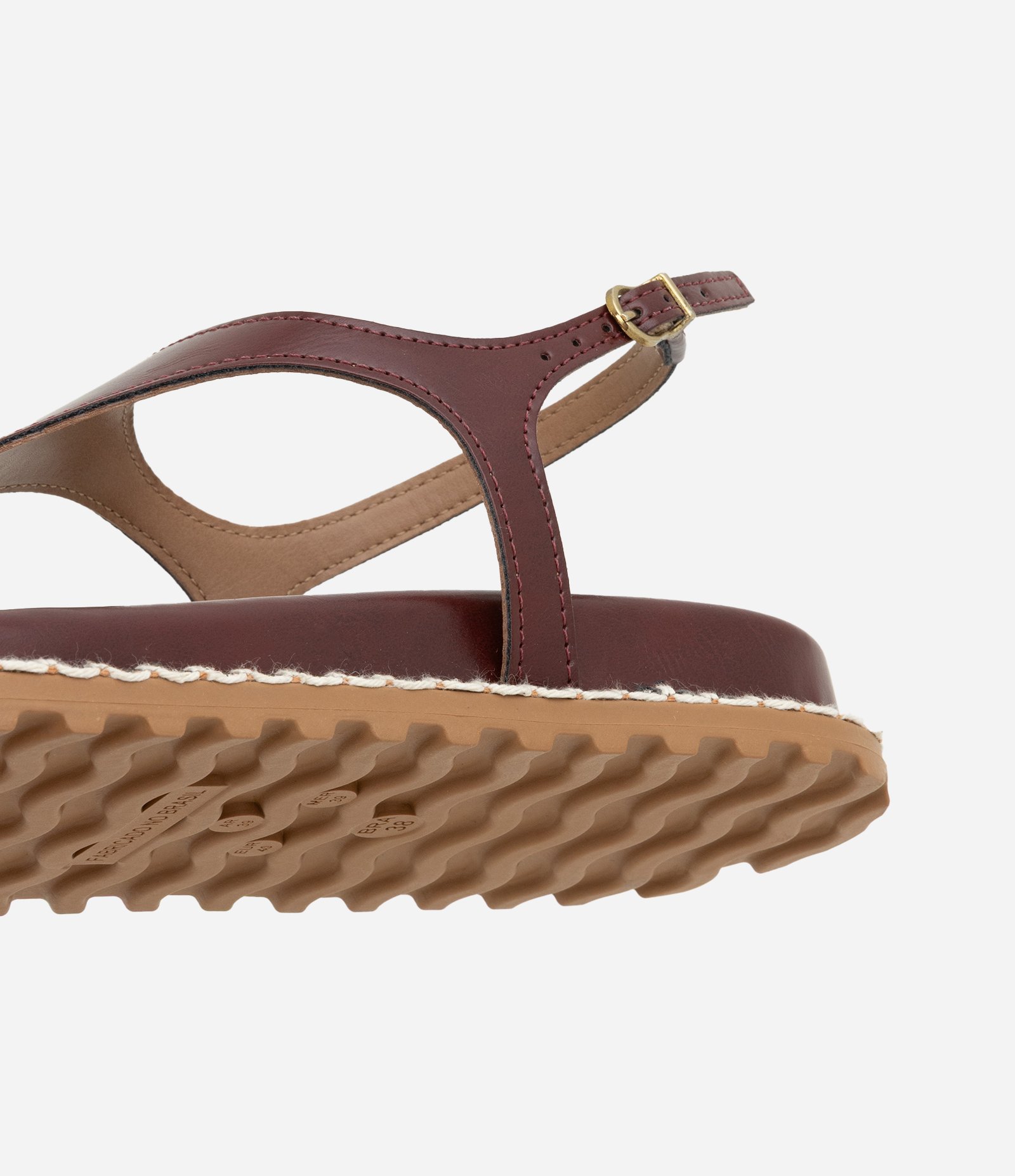 Sandália Rasteira com Dedeira e Detalhe Bold Vinho 3