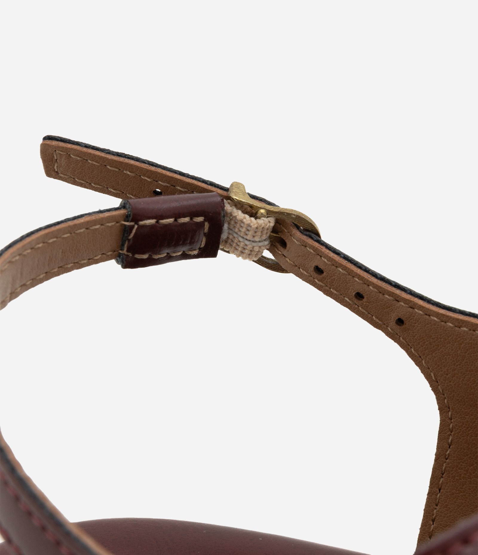 Sandália Rasteira com Dedeira e Detalhe Bold Vinho 4