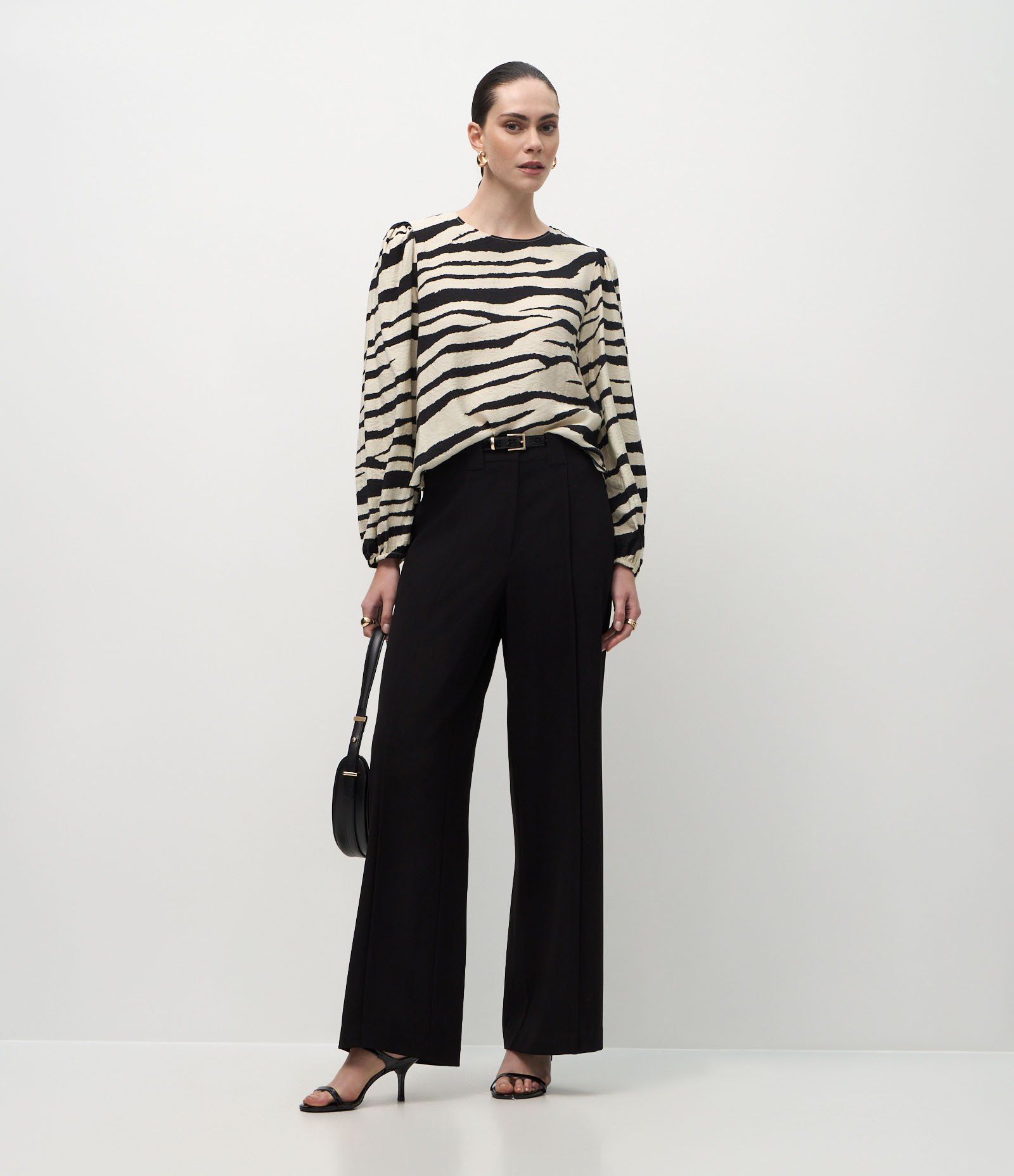 Blusa em Viscose com Estampa Animal Print Bege/Preto 2