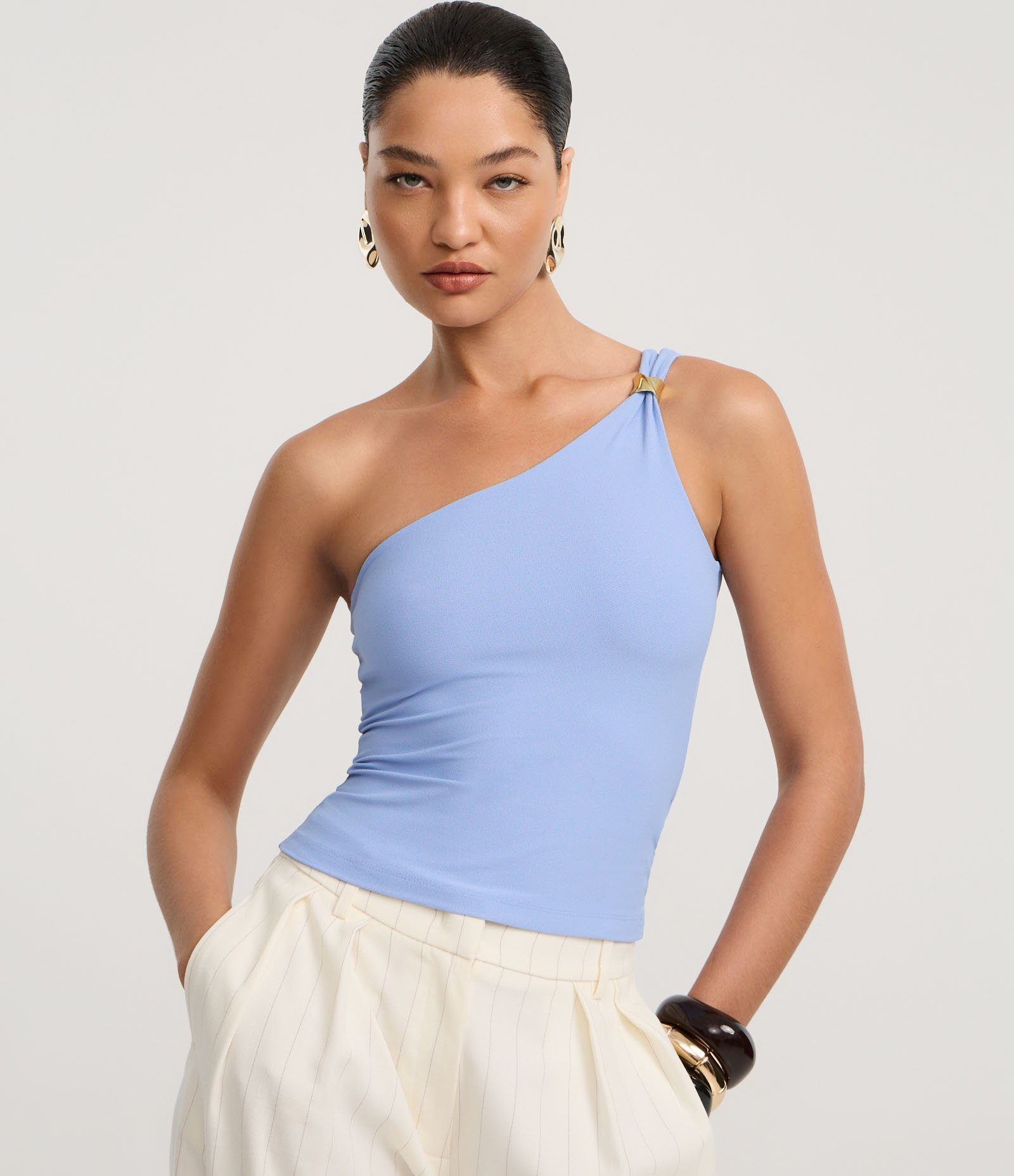 Blusa em Poliamida com Aviamento e Alça Larga Azul 1