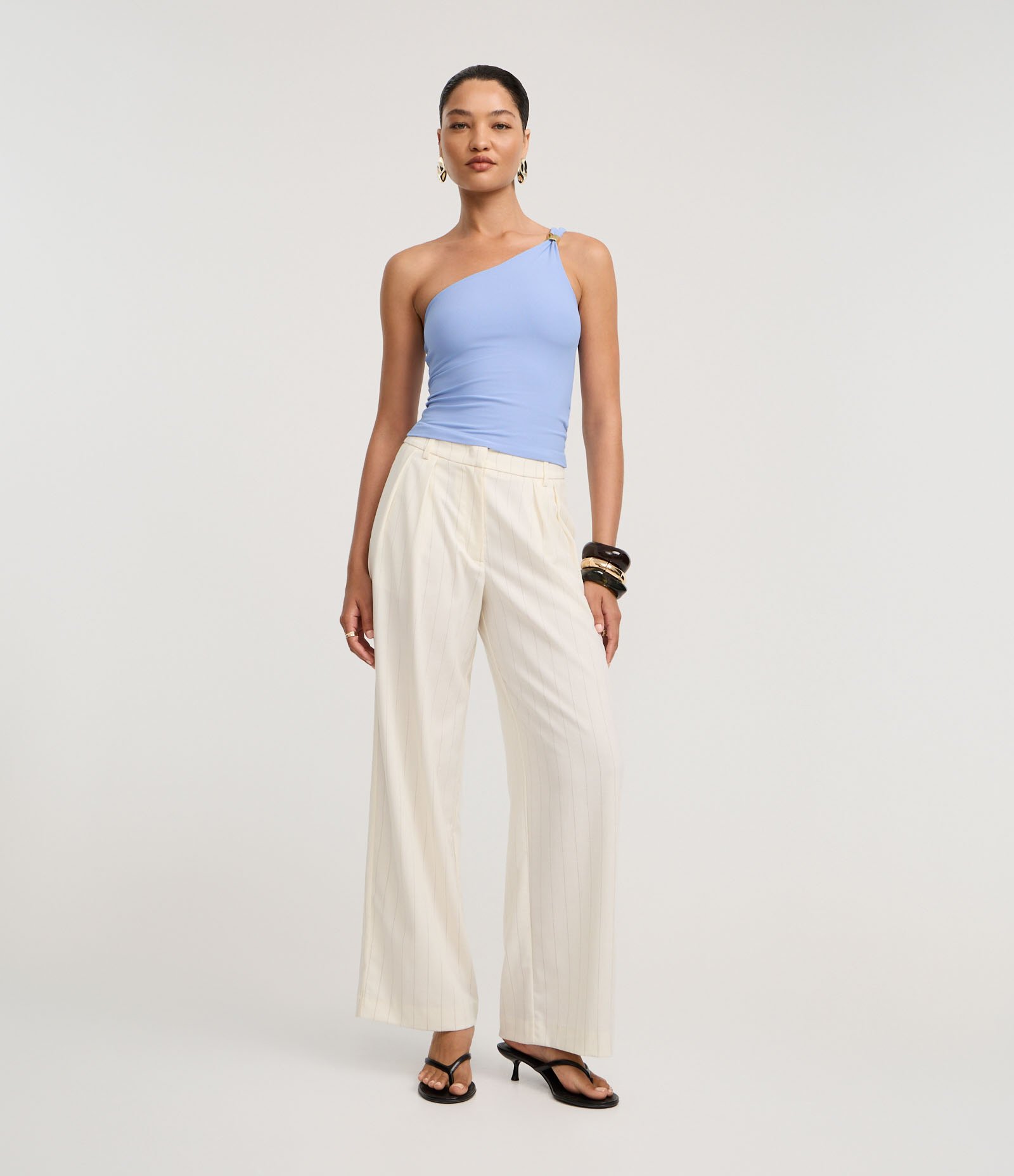 Blusa em Poliamida com Aviamento e Alça Larga Azul 2