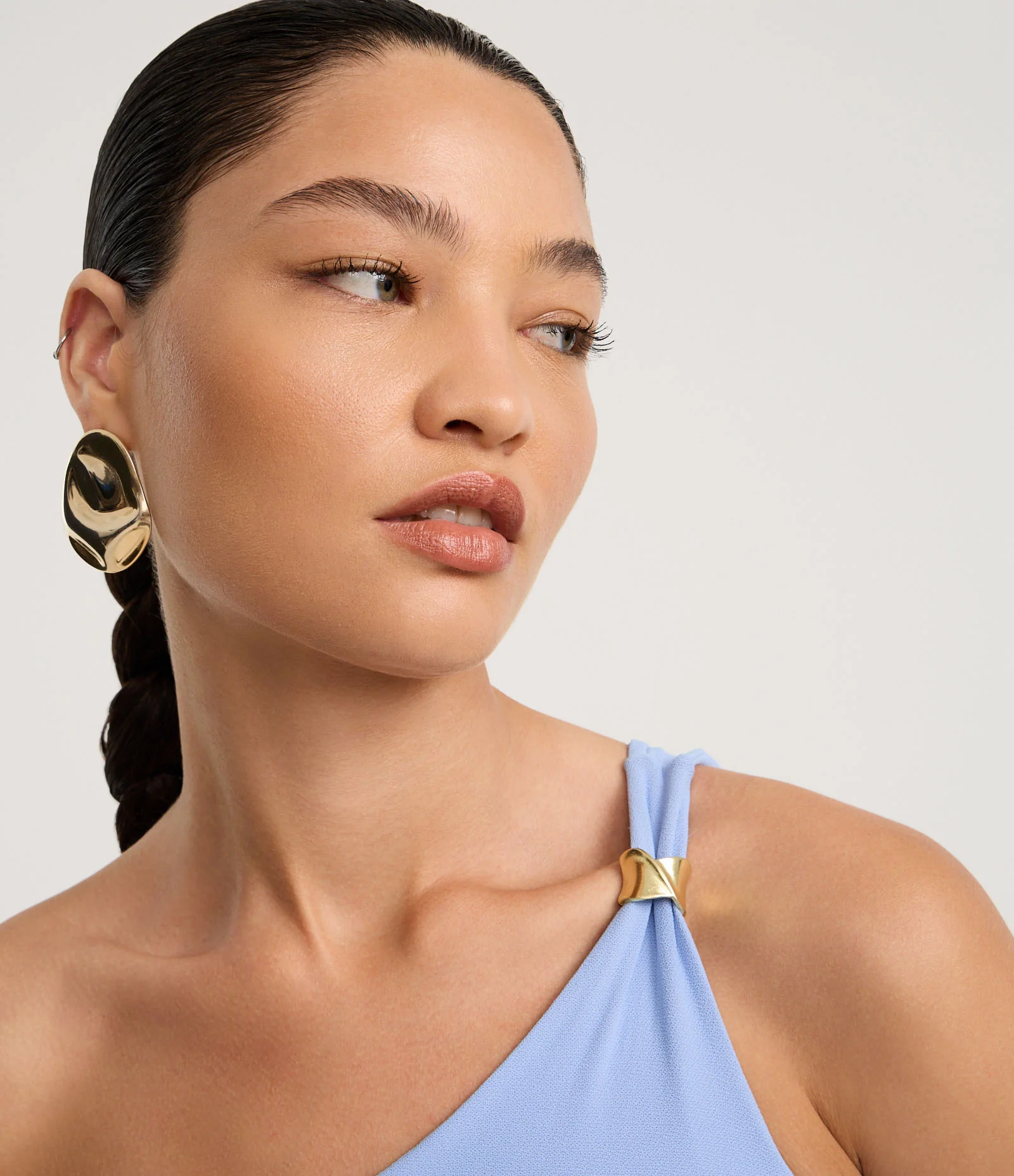 Blusa em Poliamida com Aviamento e Alça Larga Azul 3