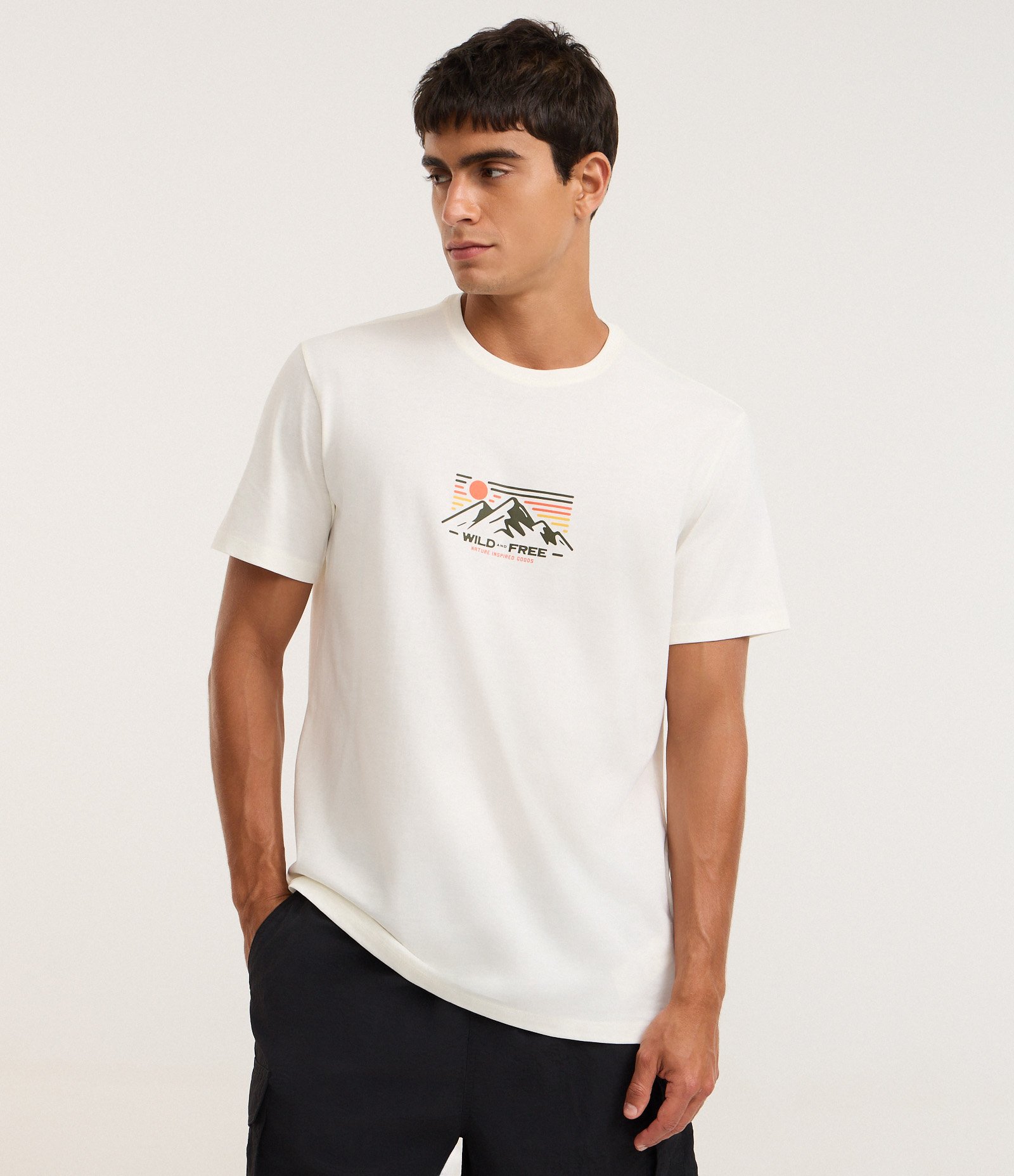 Camiseta Comfort em Algodão com Estampa Montanha Branco 1