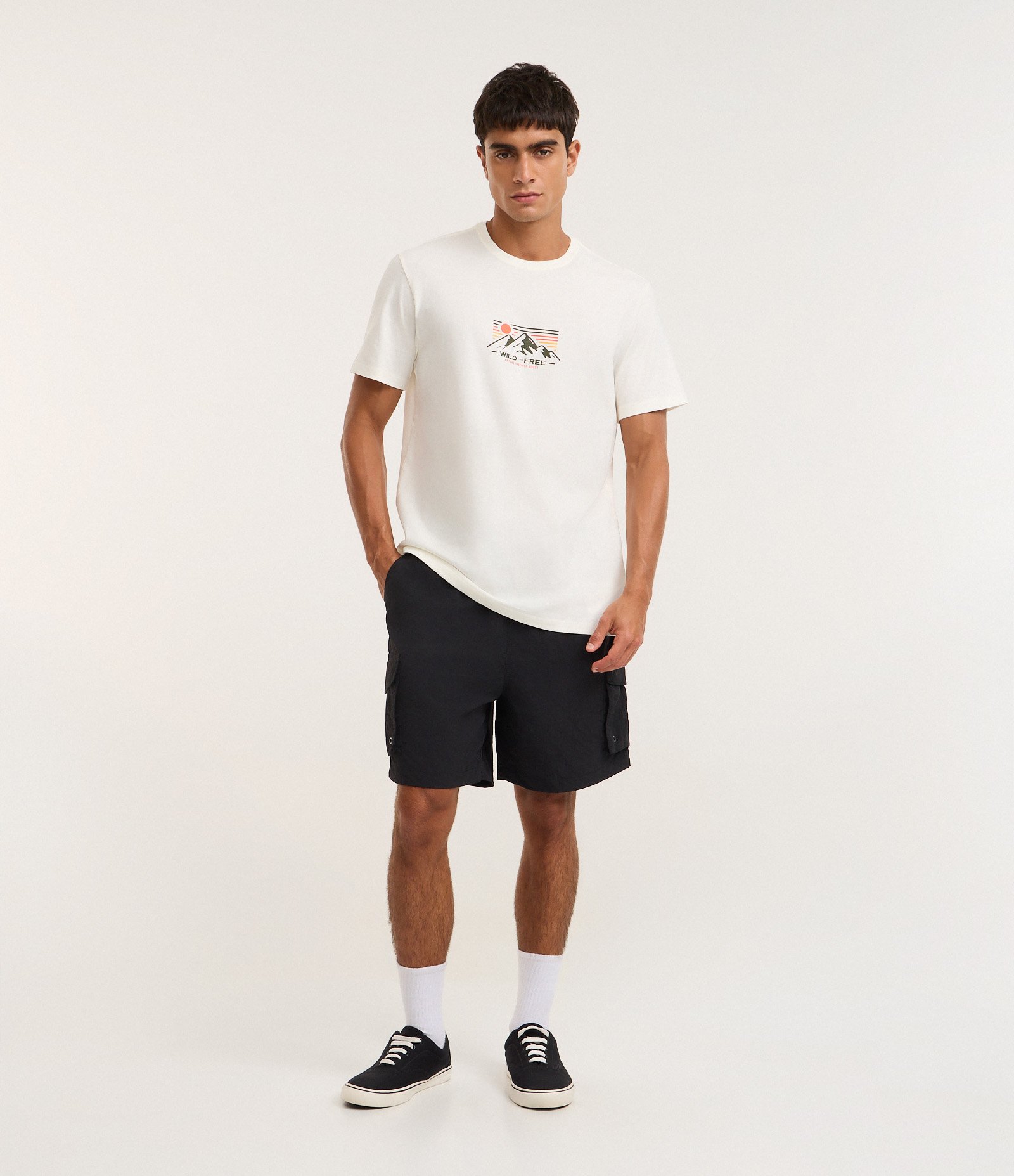 Camiseta Comfort em Algodão com Estampa Montanha Branco 2