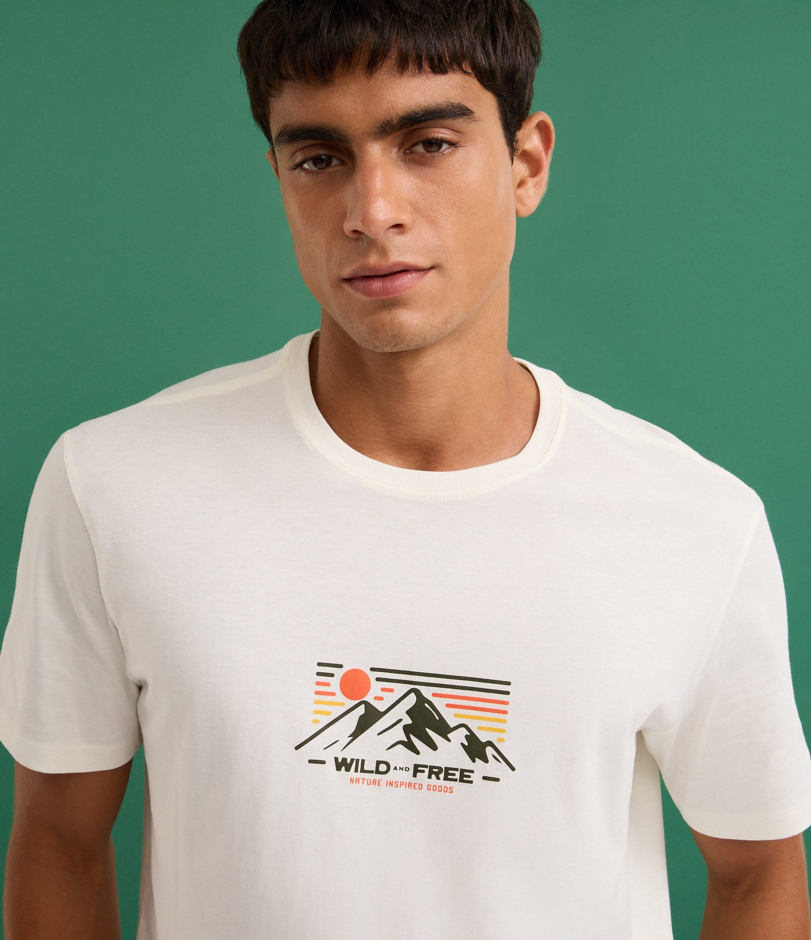 Camiseta Comfort em Algodão com Estampa Montanha Branco 3
