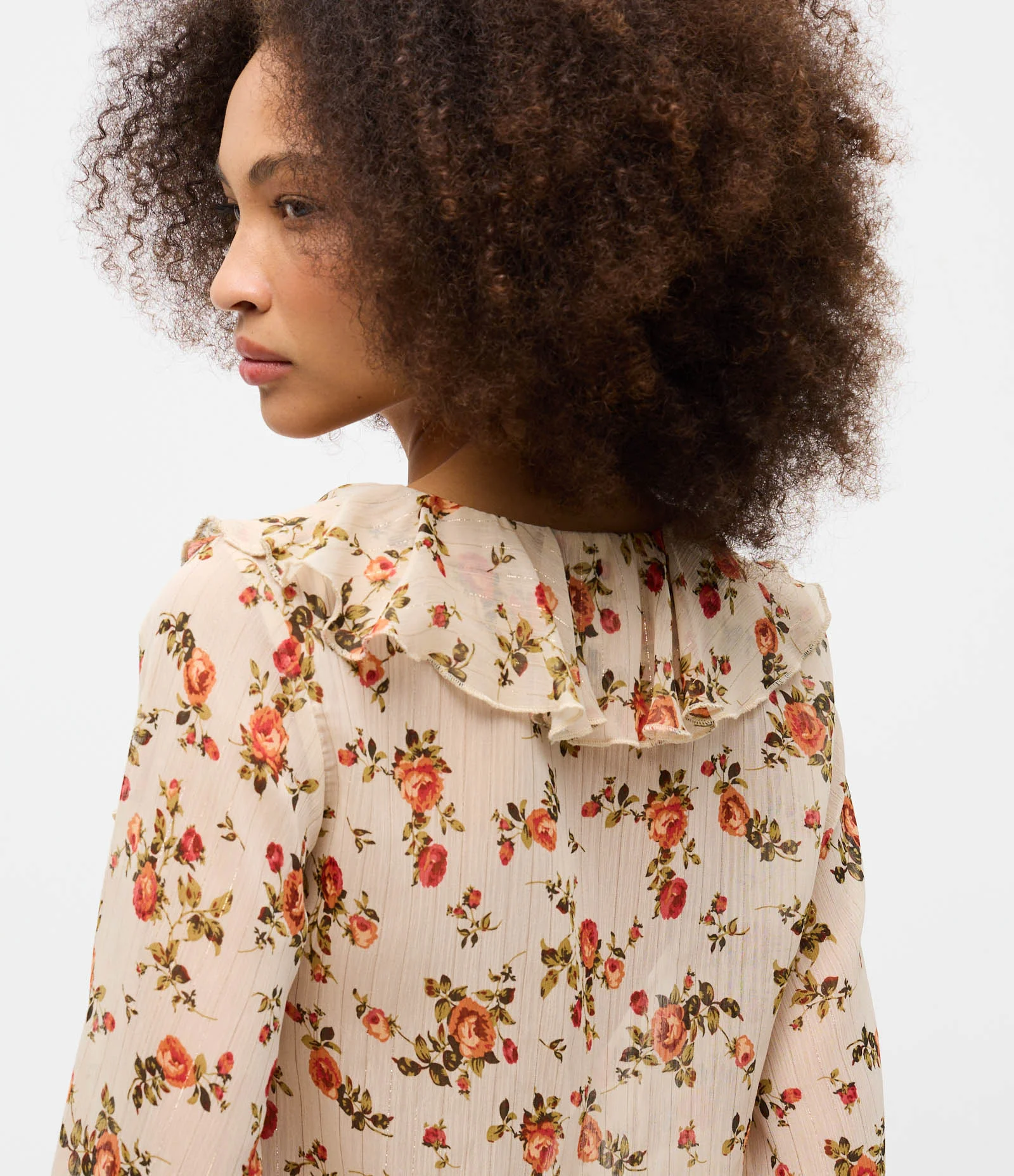 Blusa Bata em Chiffon com Babados no Decote e Estampa Floral Bege 4