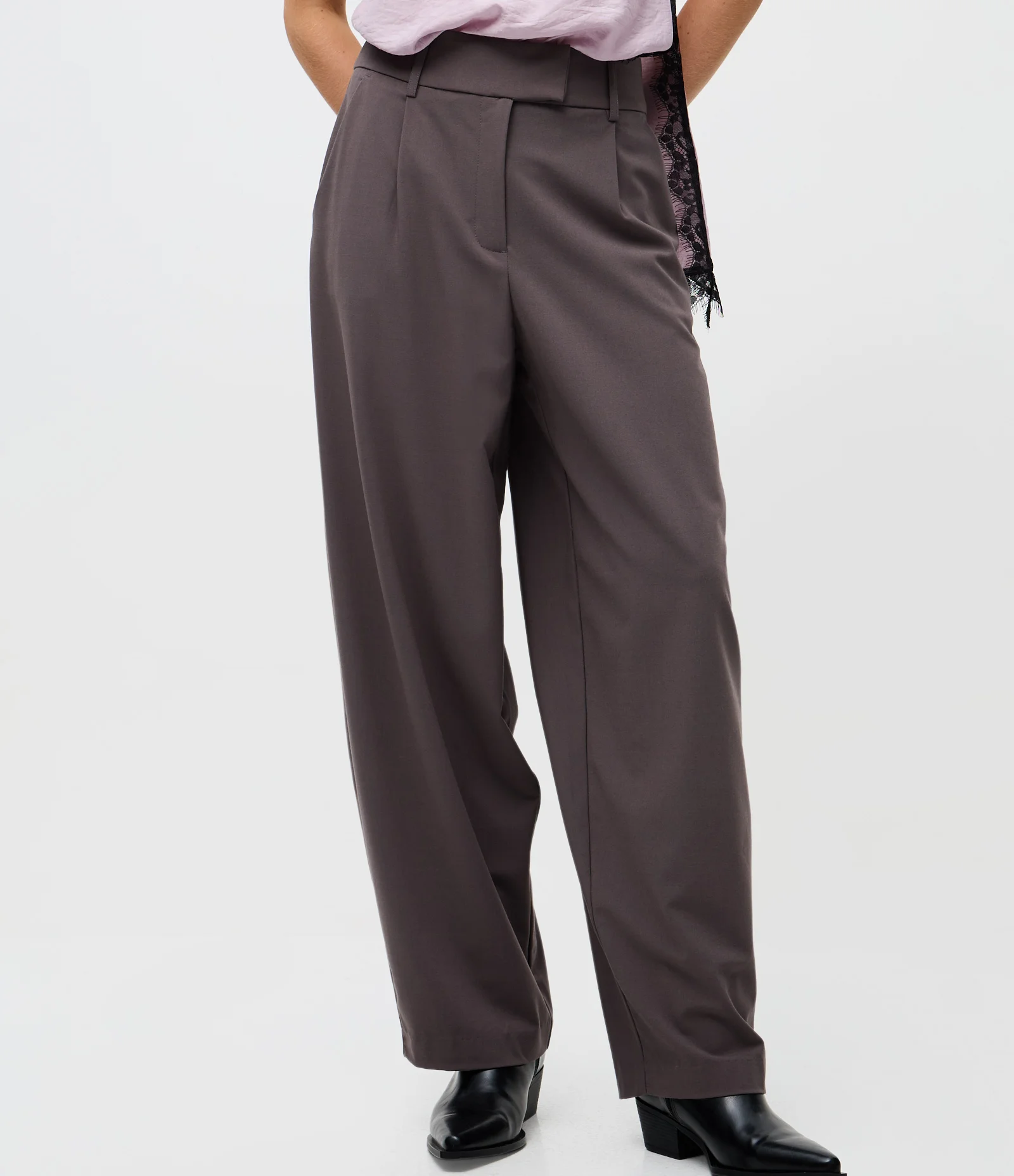 Calça Barrel Alfaiatada com Recortes Frontais Cinza 2