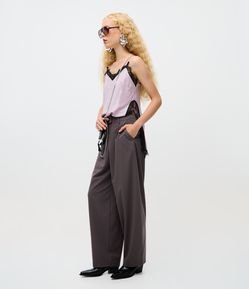 Calça Barrel Alfaiatada com Recortes Frontais