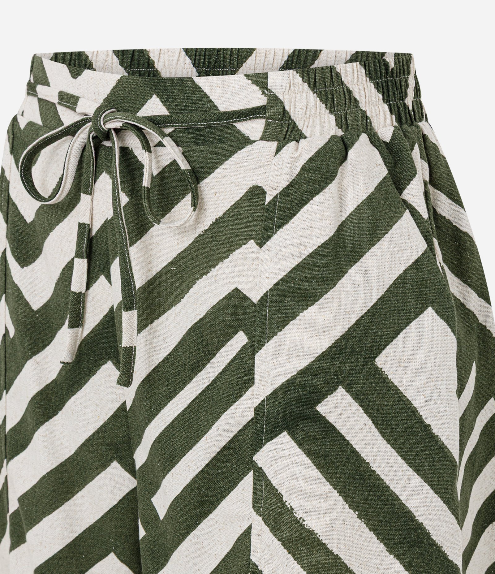 Short em Viscolinho com Estampa Geométrica e Cós Elástico Verde 6