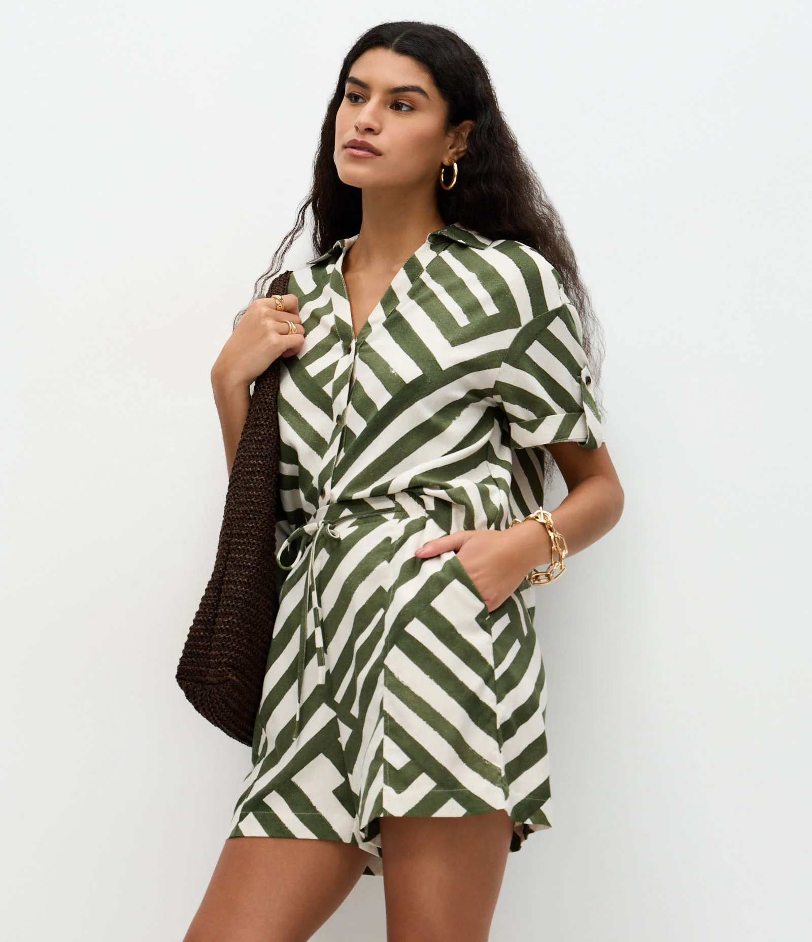 Short em Viscolinho com Estampa Geométrica e Cós Elástico Verde 2