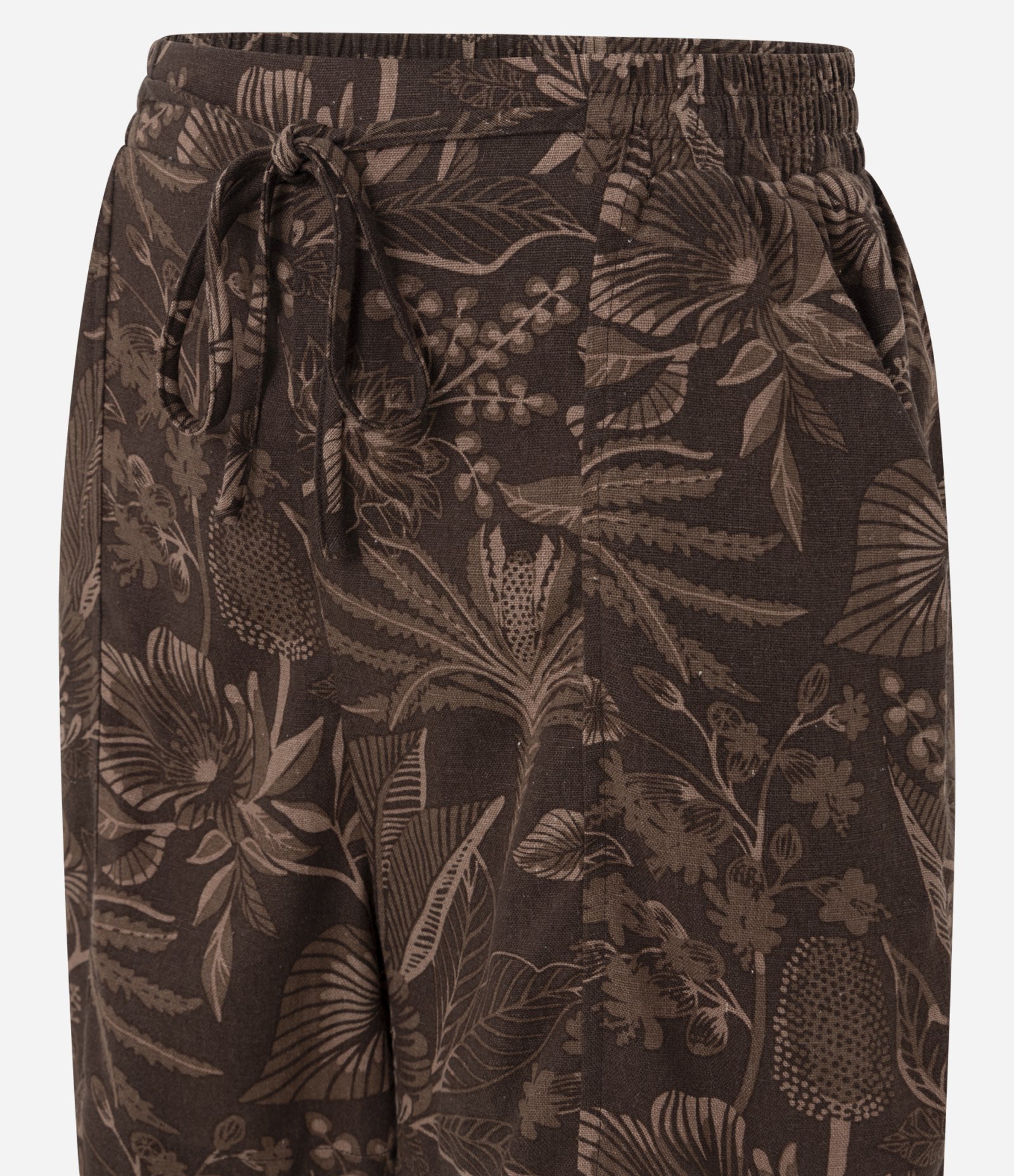 Short Runner em Viscolinho com Estampa de Folhagem Marrom 6