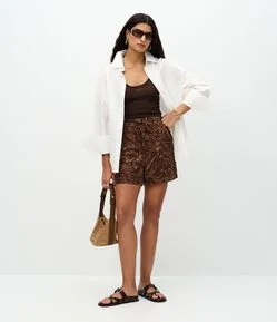 Short Runner em Viscolinho com Estampa de Folhagem