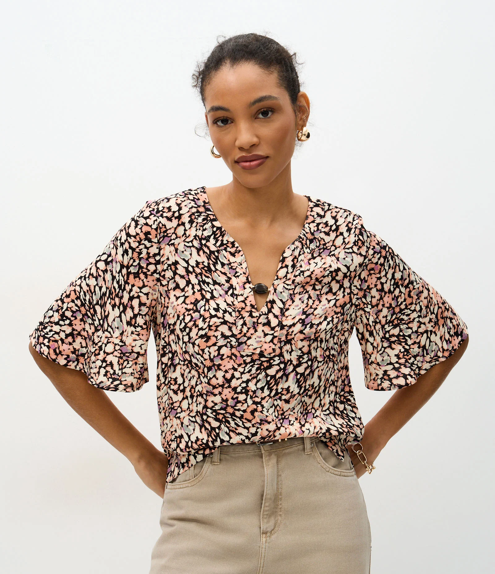 Blusa Estampada em Viscose com Aviamento no Decote Multicores 1