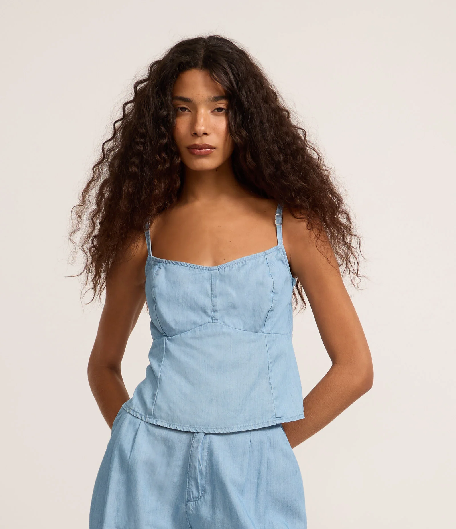 Blusa de Alça em Jeans com Decote Reto Claro 1