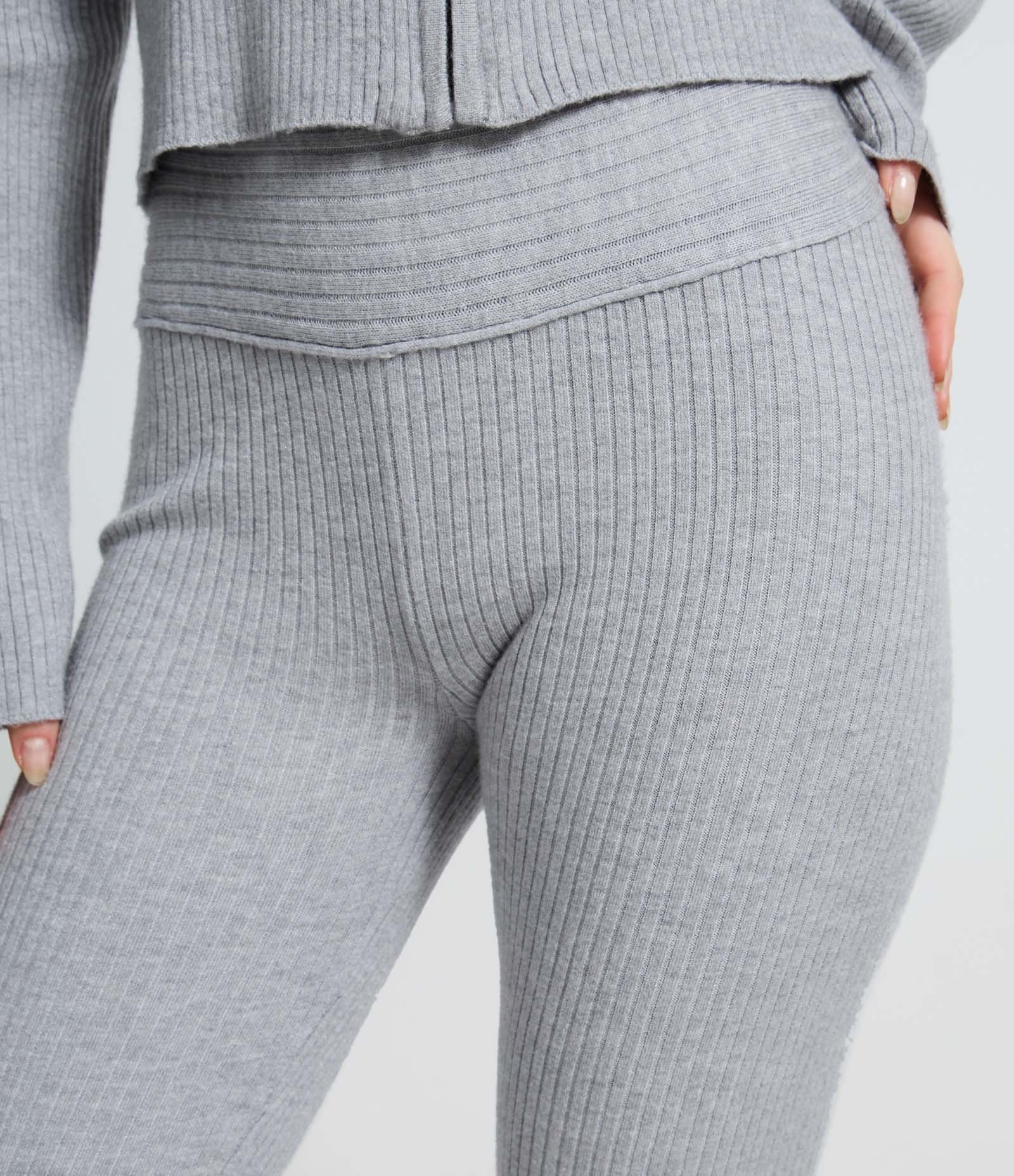 Calça Flare em Tricô Cinza 4