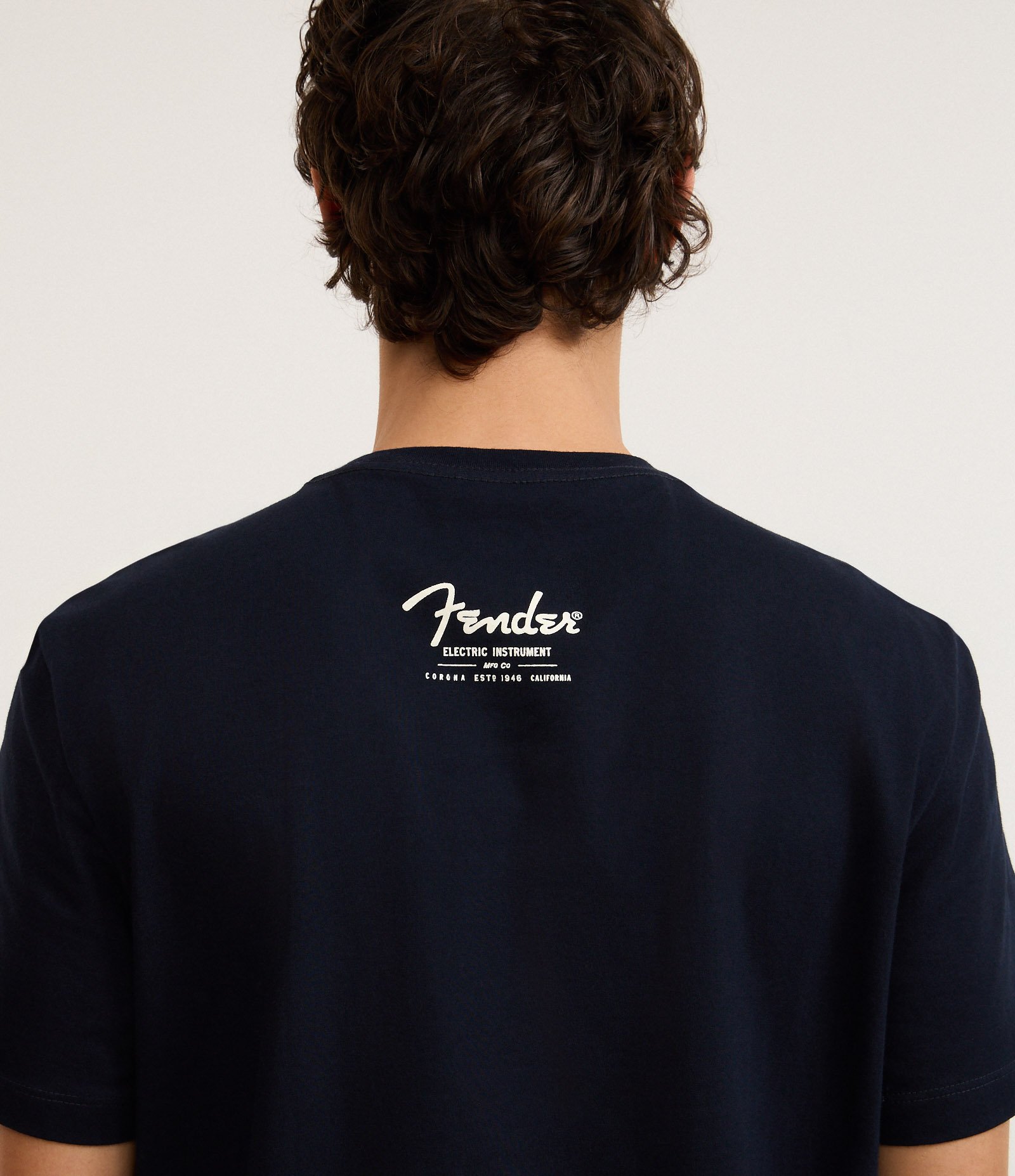 Camiseta Comfort em Algodão com Estampa Guitarras Fender Preto 3