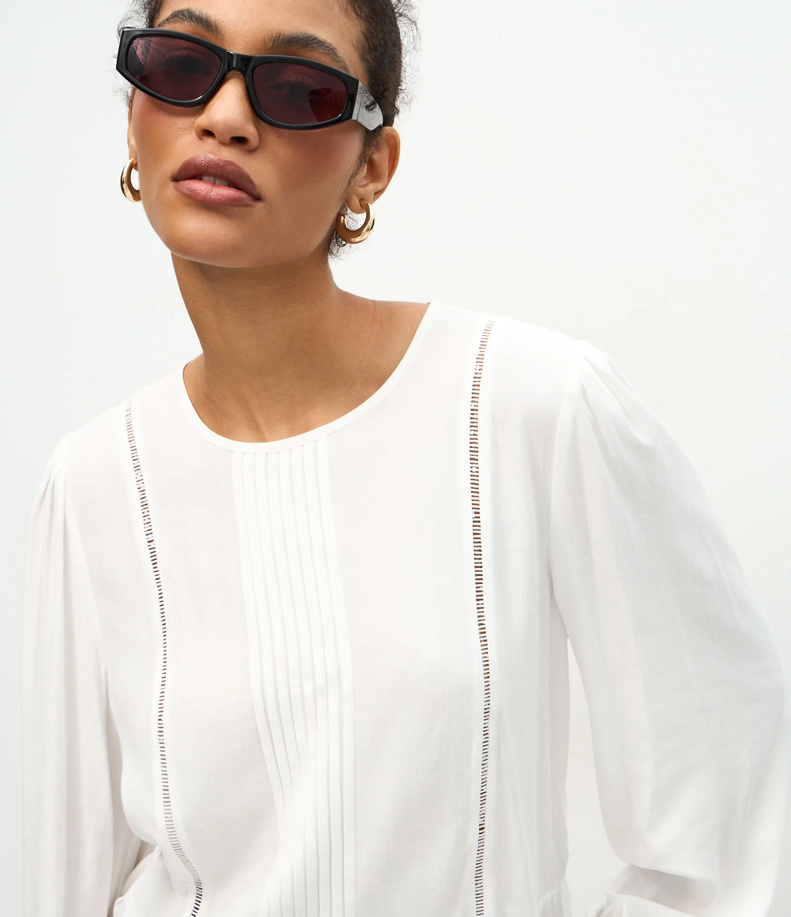 Blusa Bata em Viscose com Detalhamento de Entremeios Branco 3