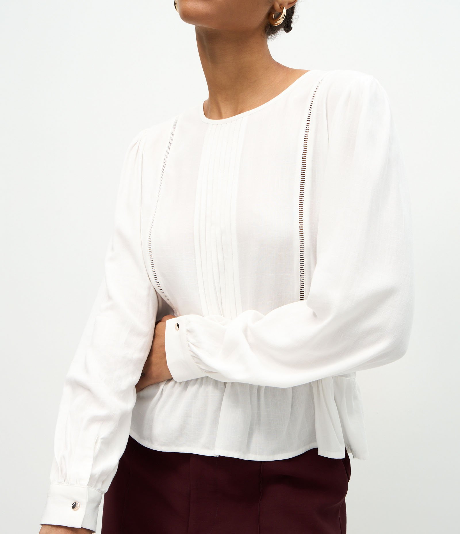 Blusa Bata em Viscose com Detalhamento de Entremeios Branco 4