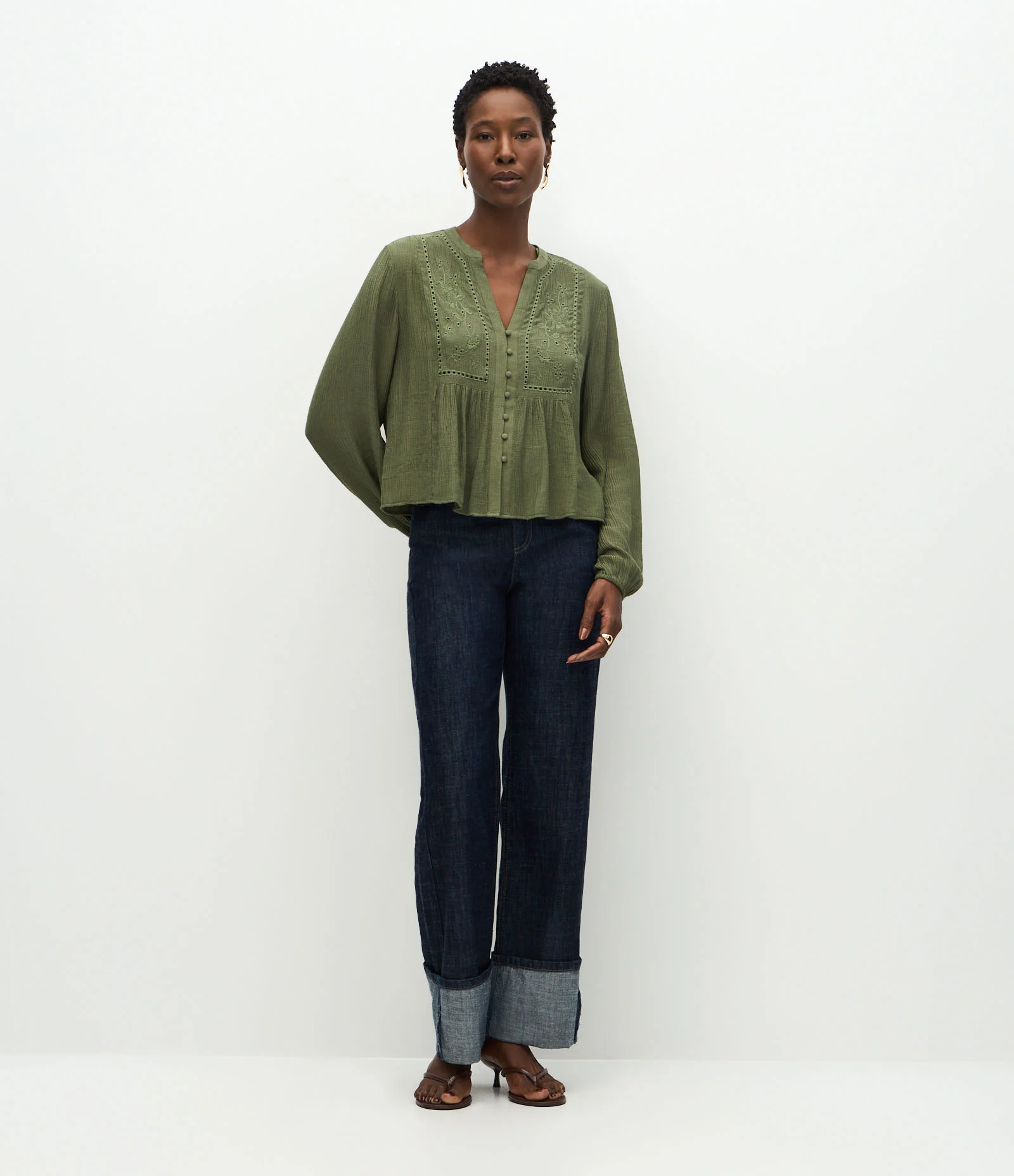 Blusa Bata em Viscose com Bordado Frontal Verde 2