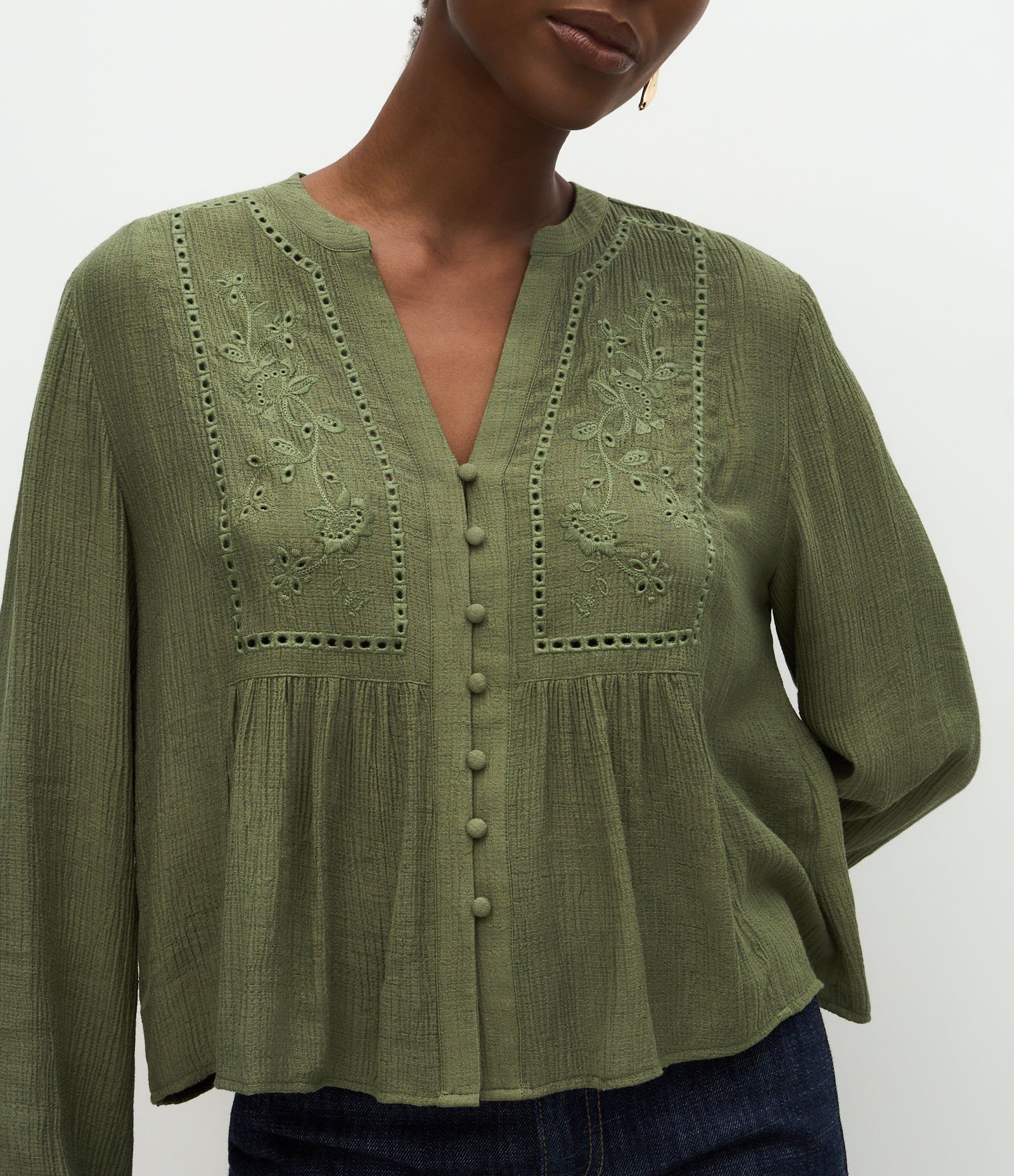 Blusa Bata em Viscose com Bordado Frontal Verde 4