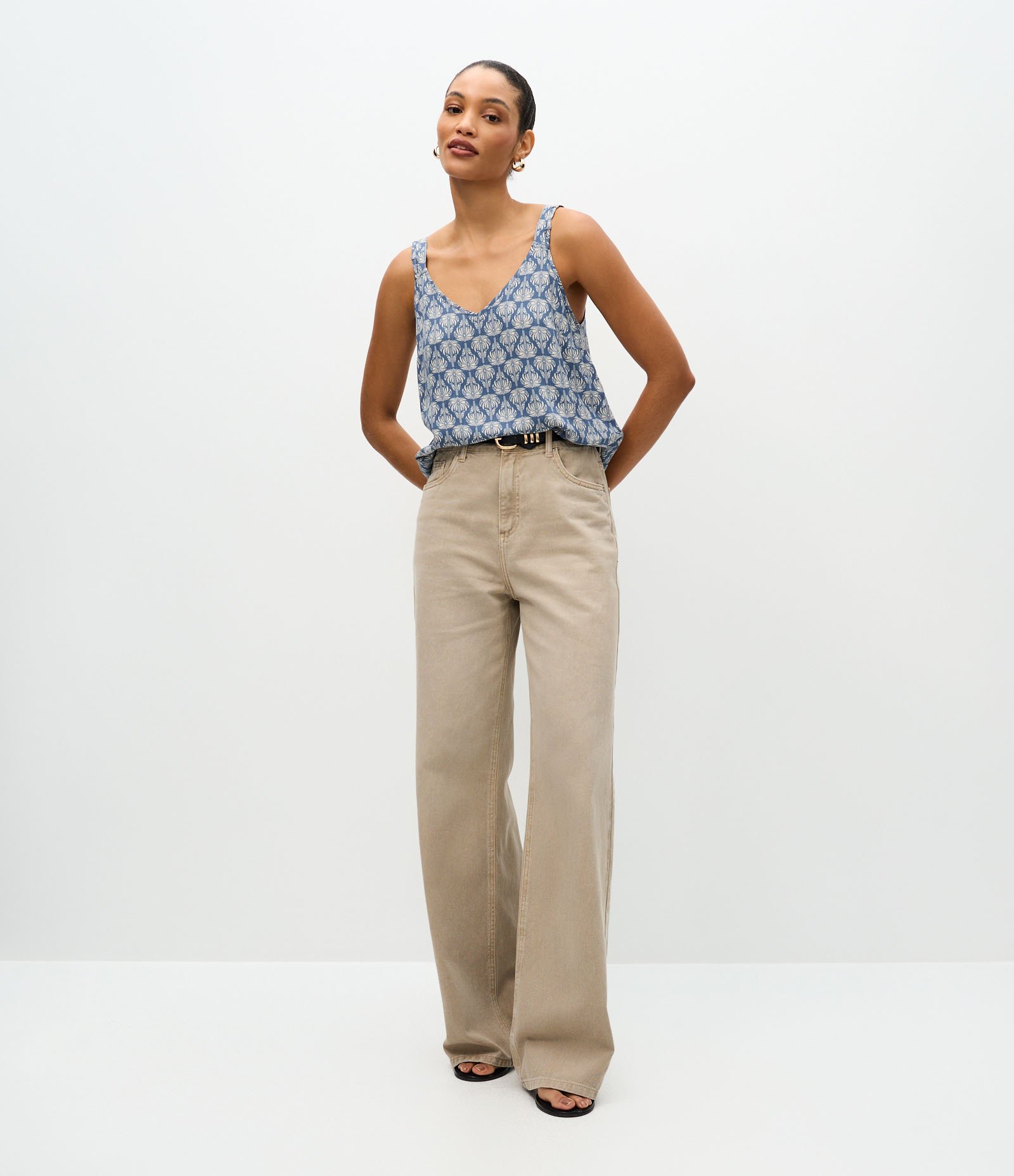 Blusa Feminina Sem Manga Folhagem com Decote V Azul 2
