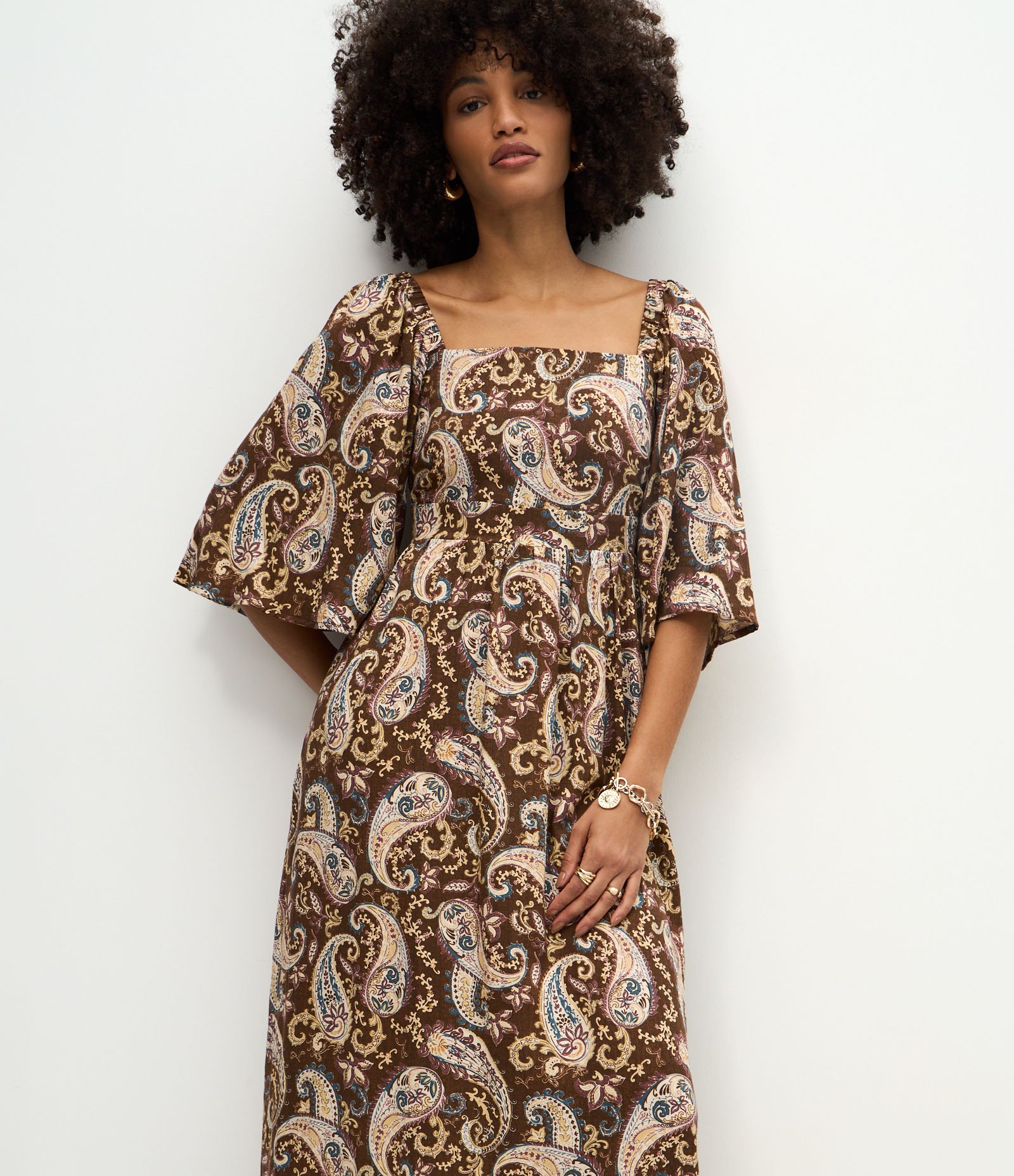 Vestido Midi em Viscose com Estampa Paisley Marrom 2