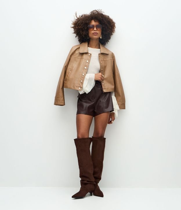 Jaqueta em PU Marmorizada com Abotoamento Frontal