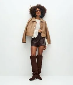 Jaqueta em PU Marmorizada com Abotoamento Frontal