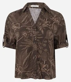Camisa em Viscolinho com Estampa de Folhagem
