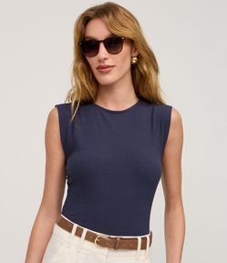 Blusa Canelada em Viscose com Gola Redonda
