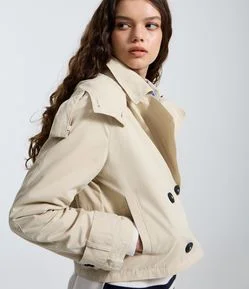 Trench Coat Cropped com Capuz e Ajustes
