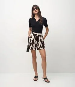 Short Alfaiatado em Crepe com Estampa Geométrica