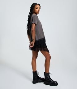 Saia Assimétrica com Babados em Renda