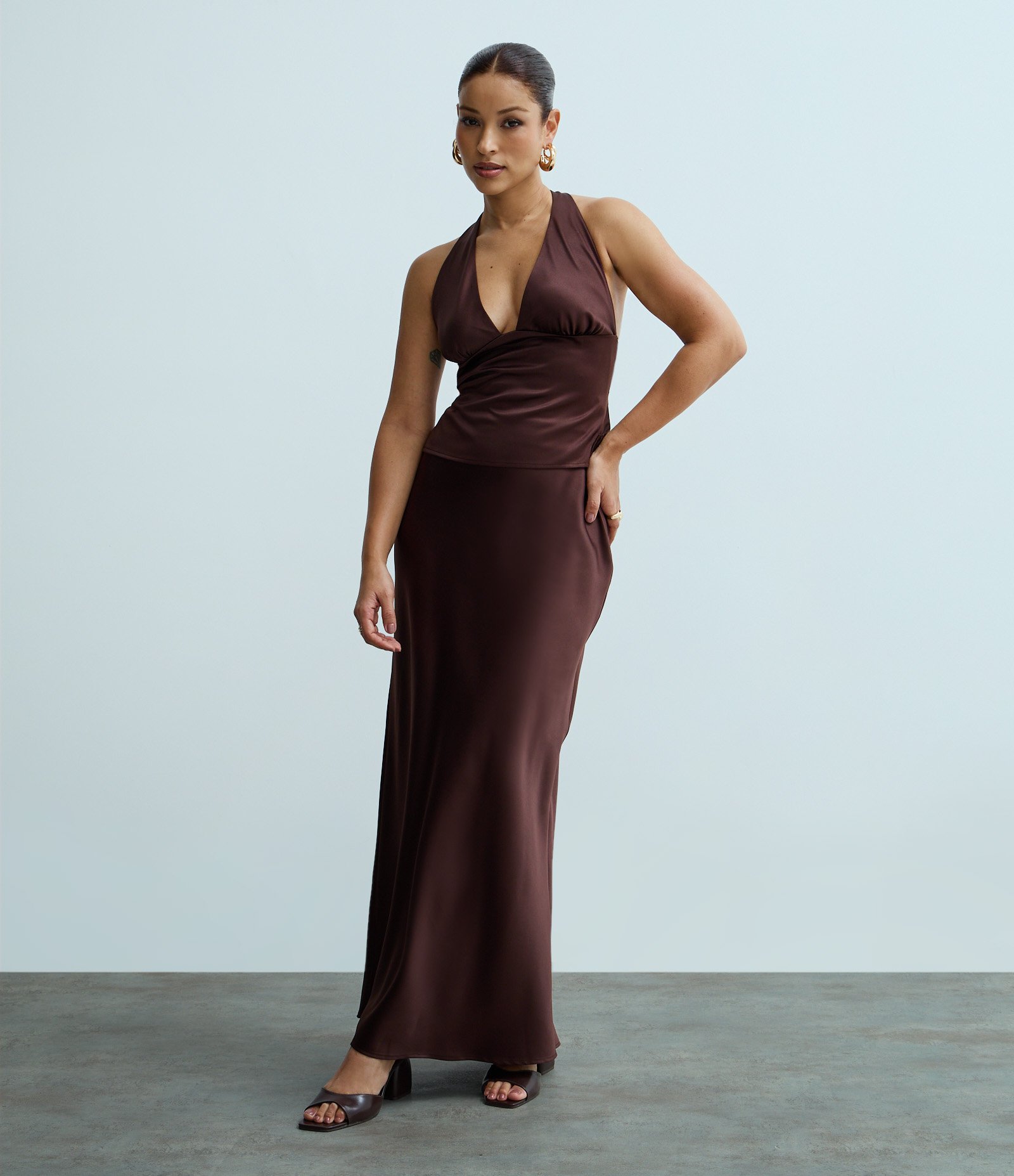 Saia Reta New Midi em Cetim Marrom 2