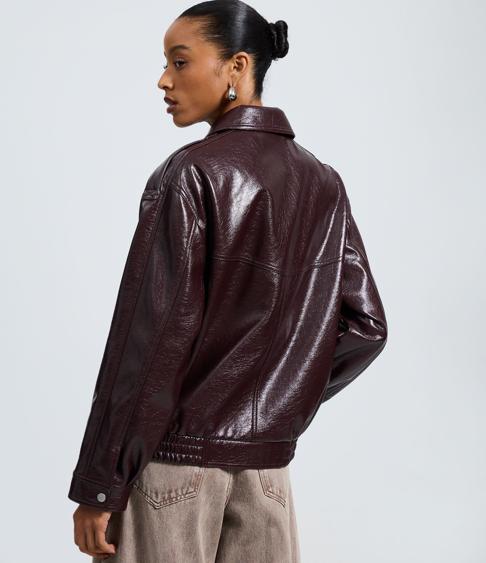 Jaqueta Bomber em PU Com Bolsos Frontais Bordô 5