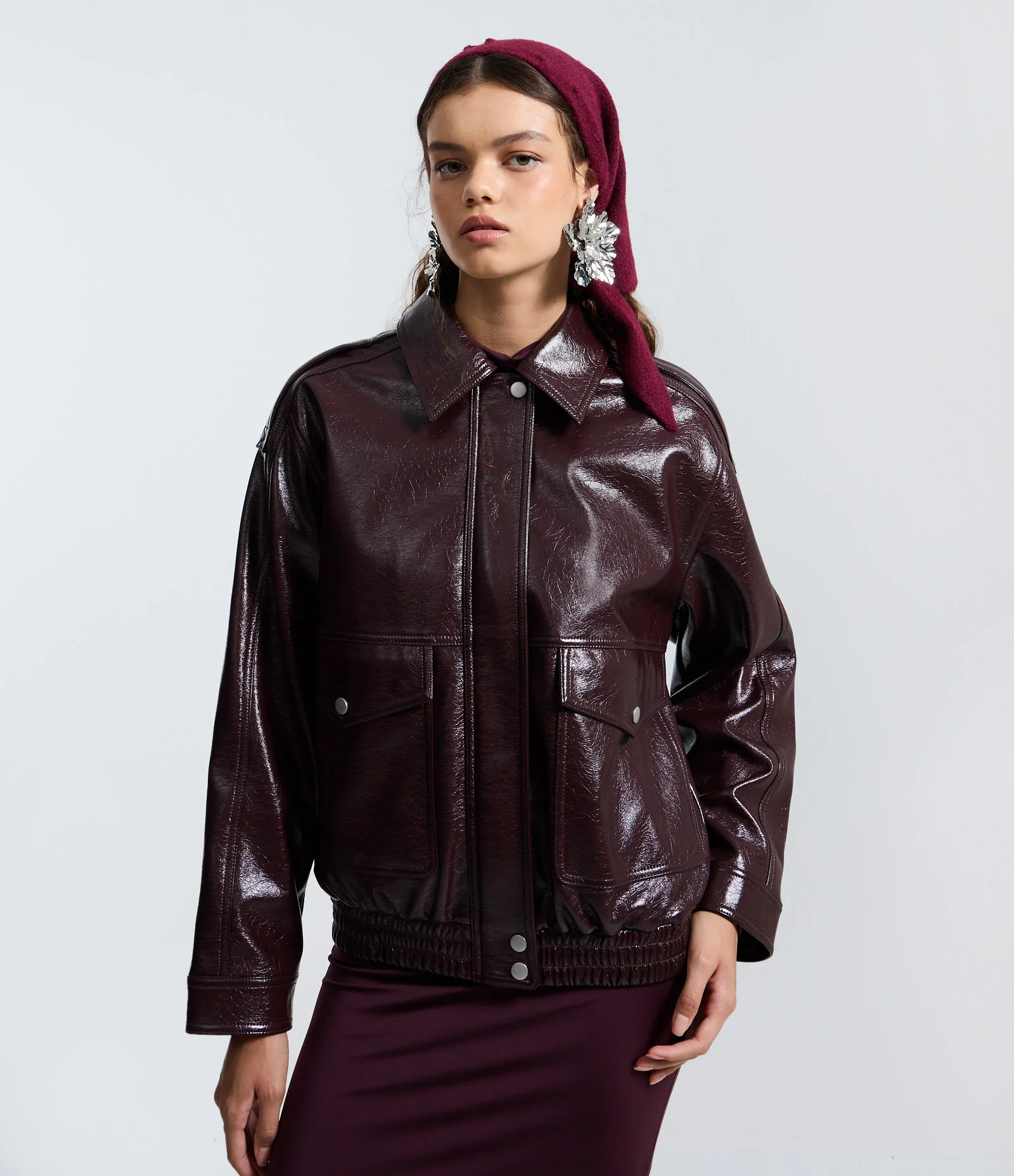 Jaqueta Bomber em PU Com Bolsos Frontais Bordô 1