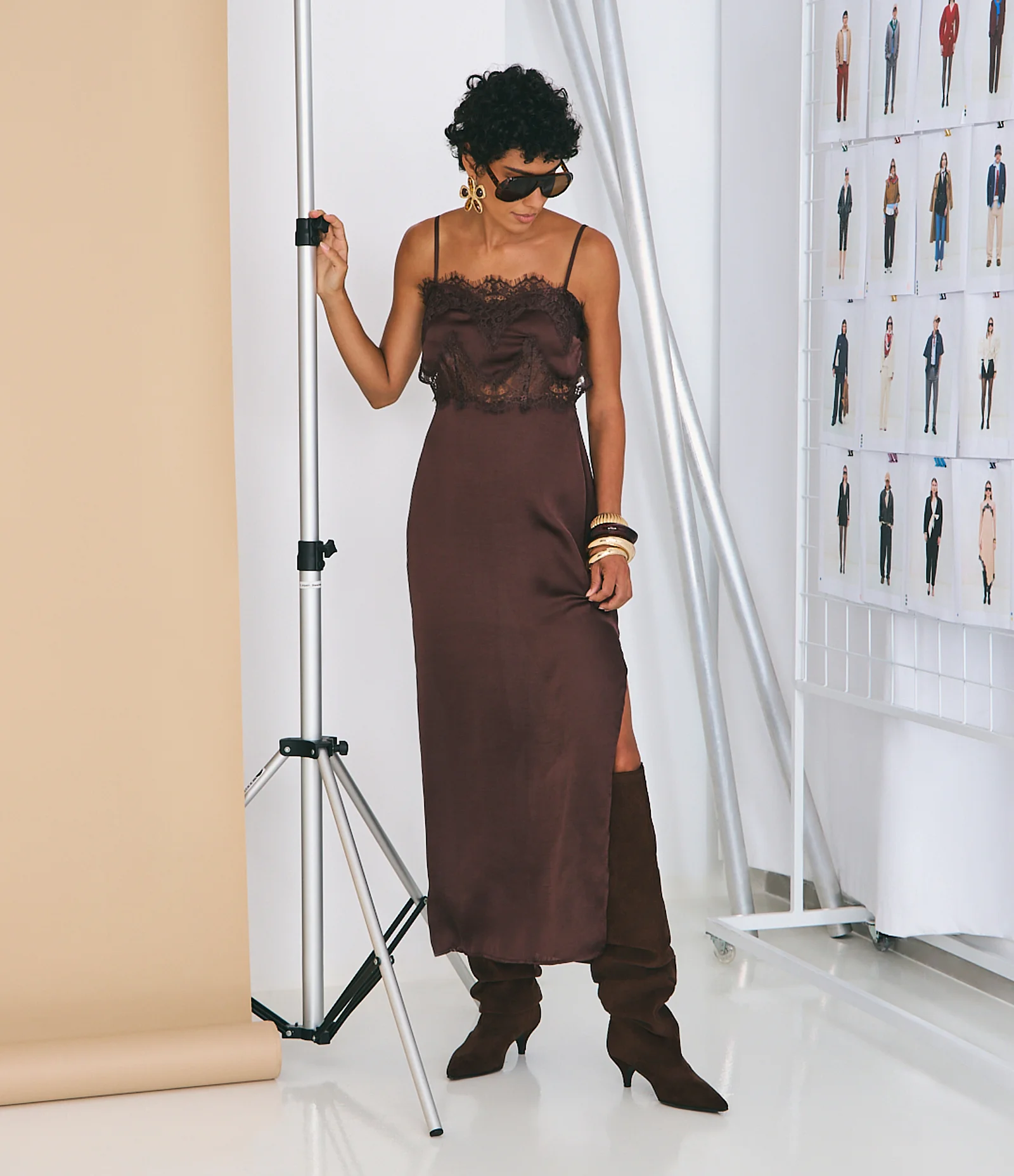 Vestido New Midi com Aplicação de Renda Marrom 1