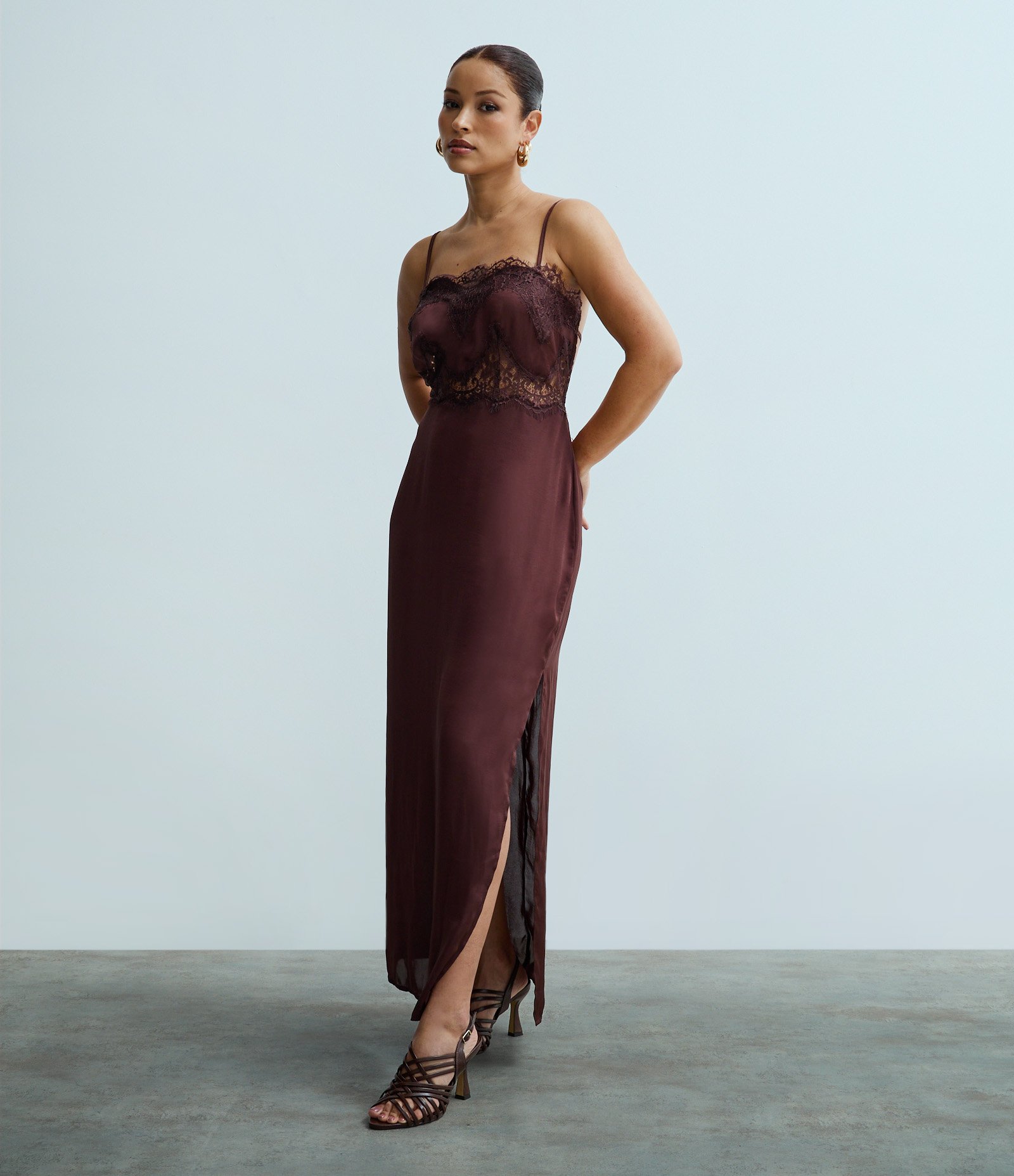 Vestido New Midi com Aplicação de Renda Marrom 3