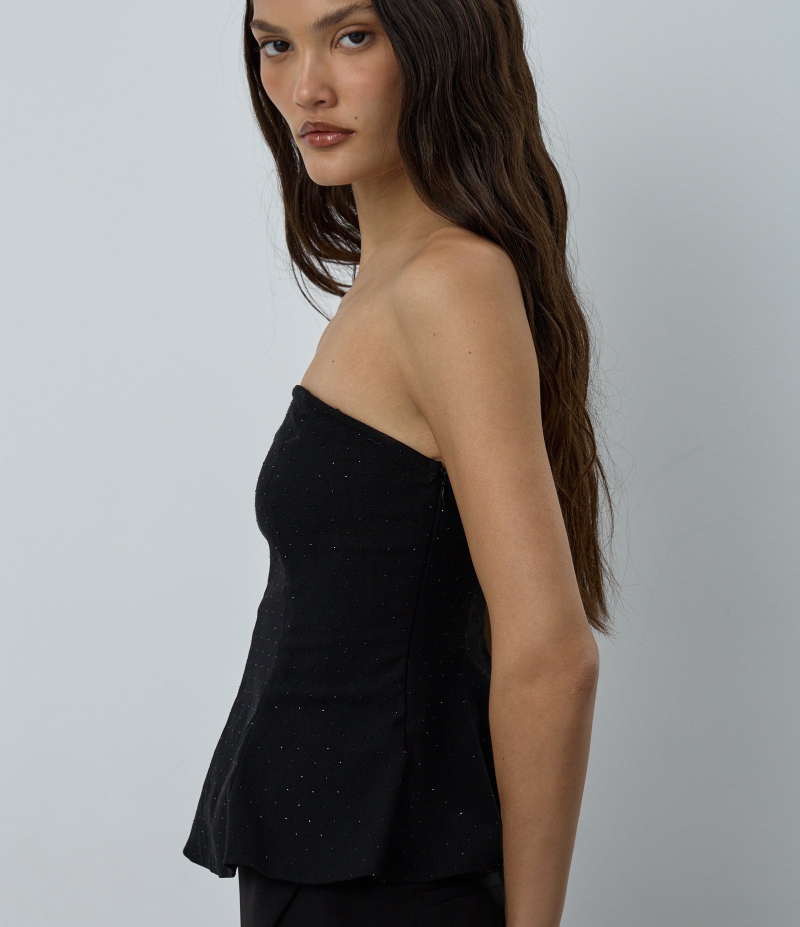 Blusa Sem Manga em Bengaline com Pedrarias Preto 3