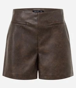 Short Curto em PU com Bolsos Fakes