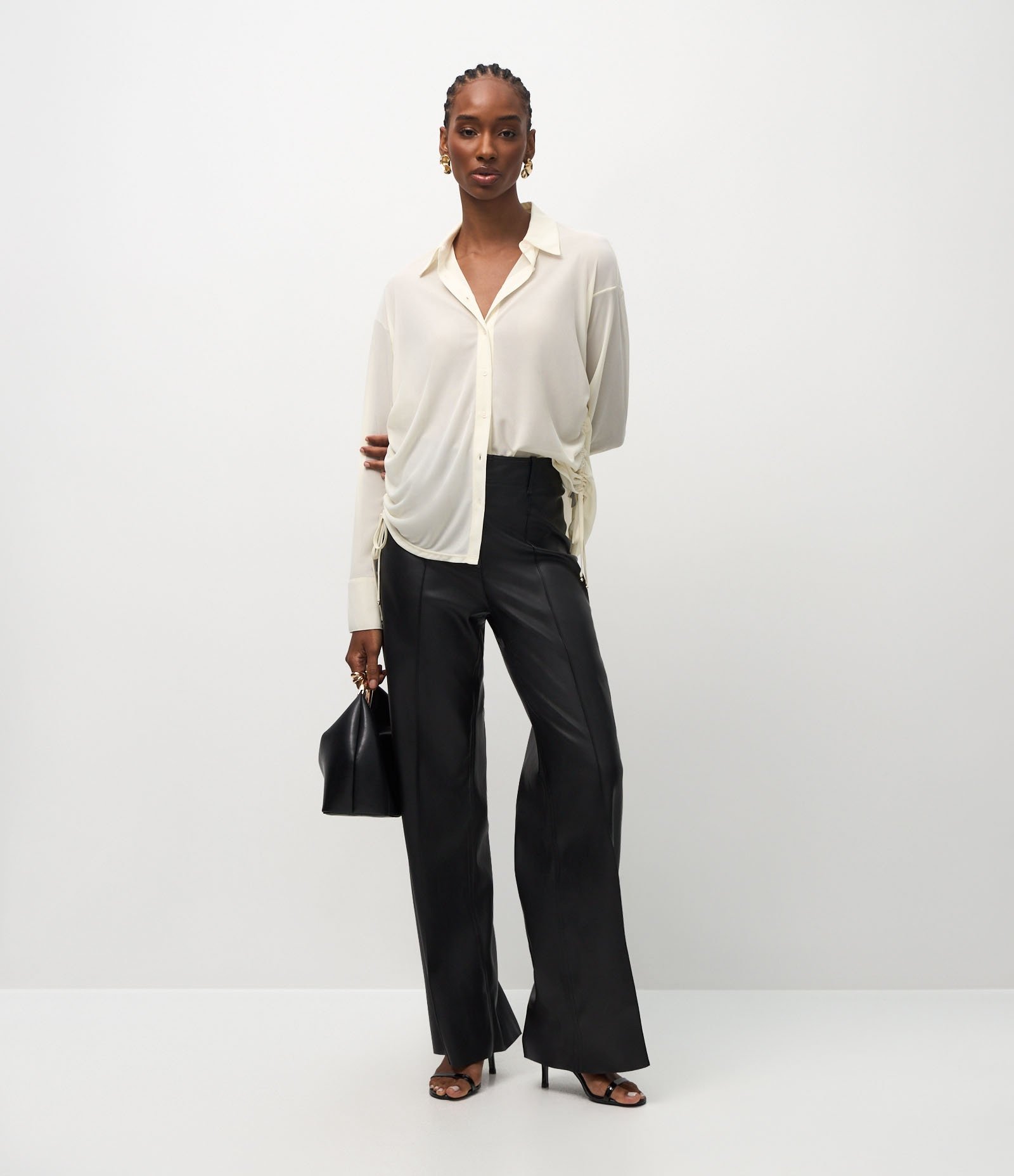 Calça Wide Leg em PU com Aplicação de Bolsos Preto 1