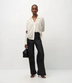 Calça Wide Leg em PU com Aplicação de Bolsos