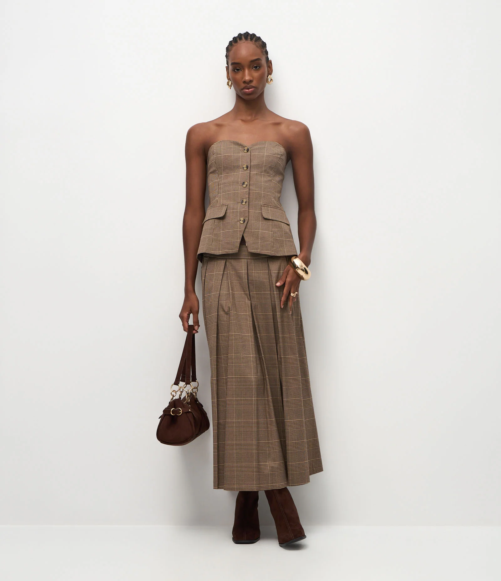 Saia Midi Xadrez Alfaiatada com Cinto e Pregas Marcadas Marrom 1