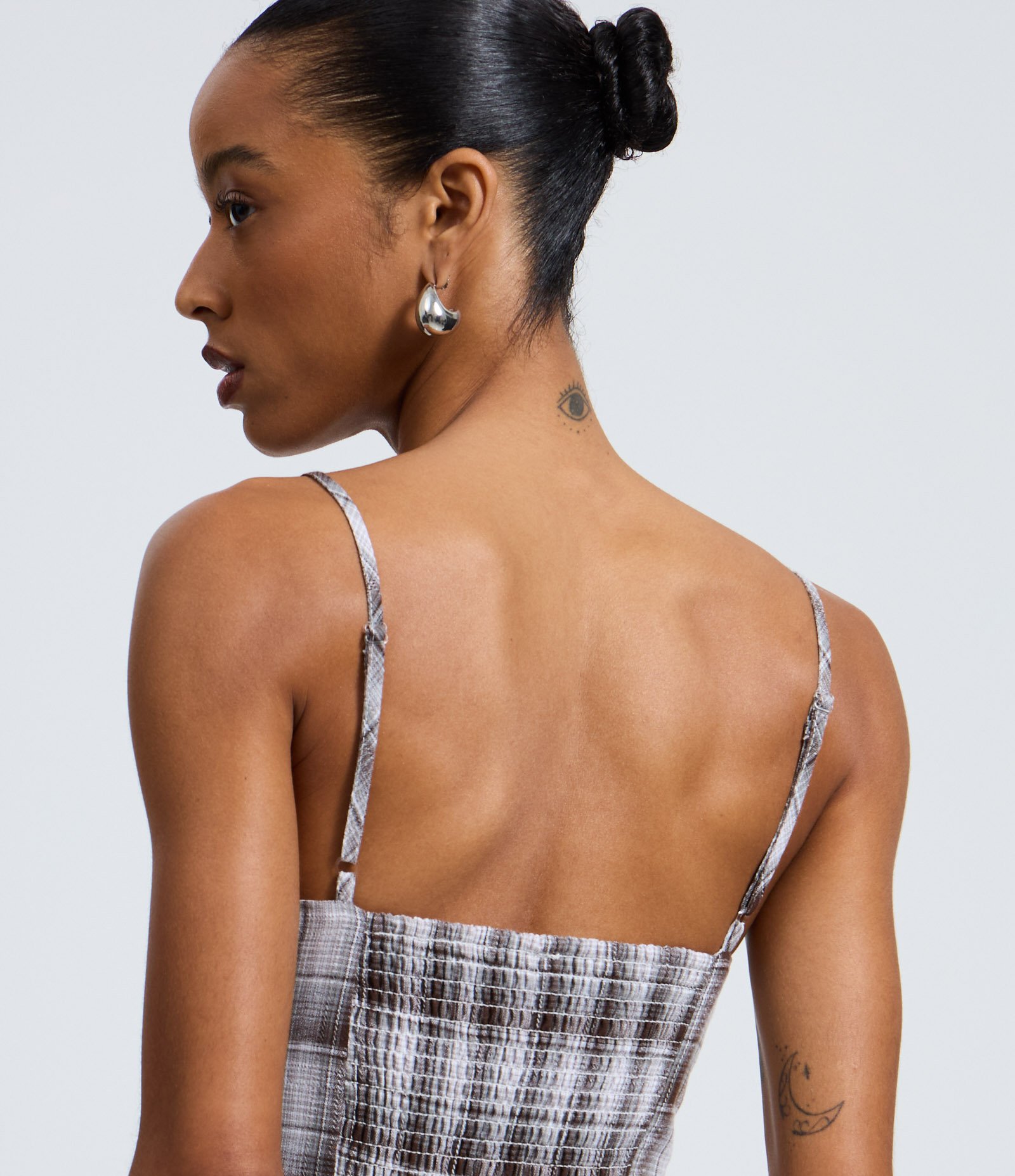 Vestido de Alcinha em Flanela Xadrez com Pontas na Barra Cinza 4