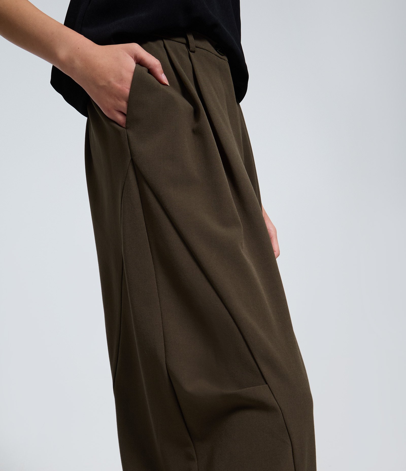 Calça Alfaiatada Barrel Verde Escuro 4