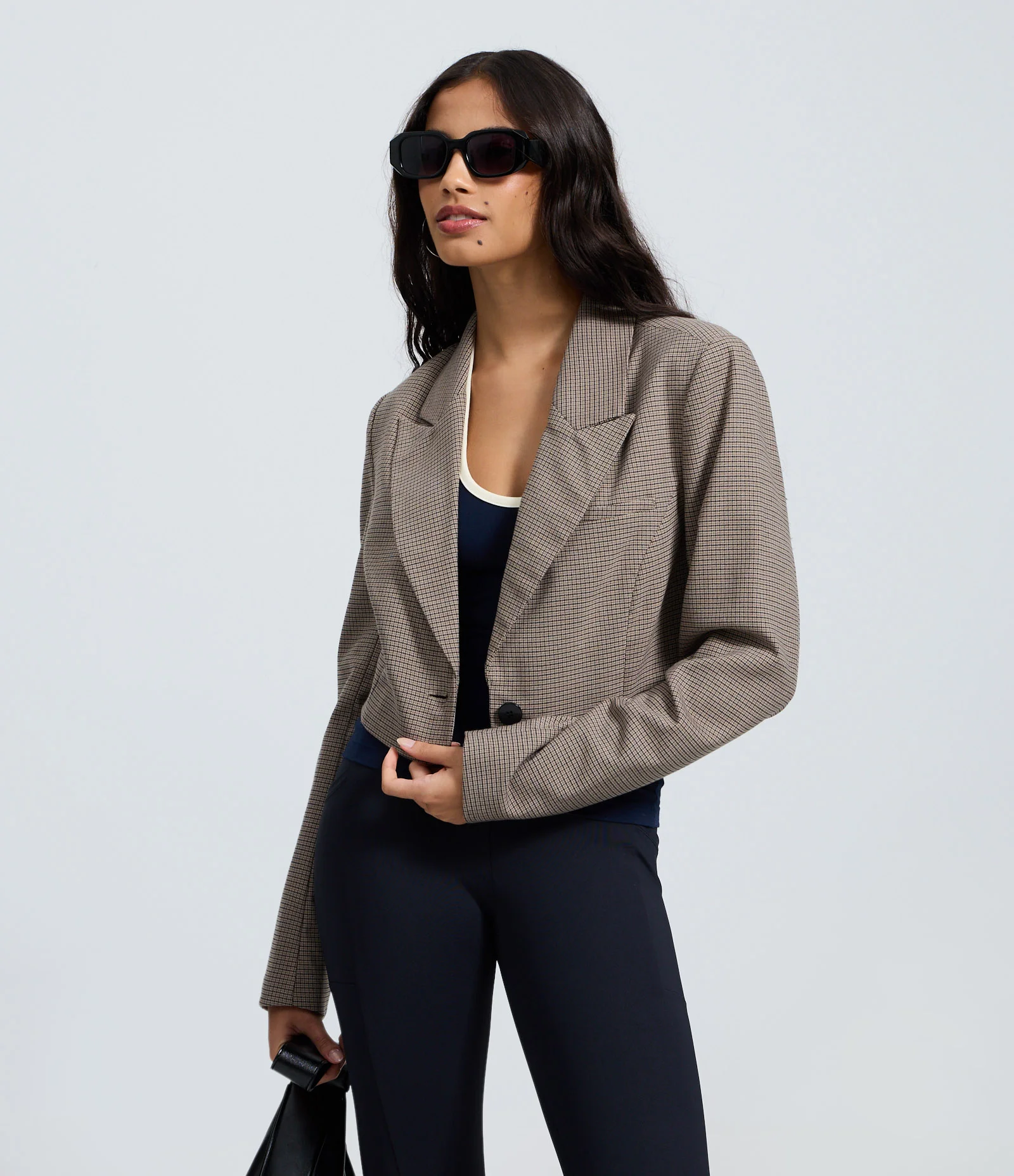 Blazer Cropped Alfaiatado com Estampa Xadrez Marrom 1
