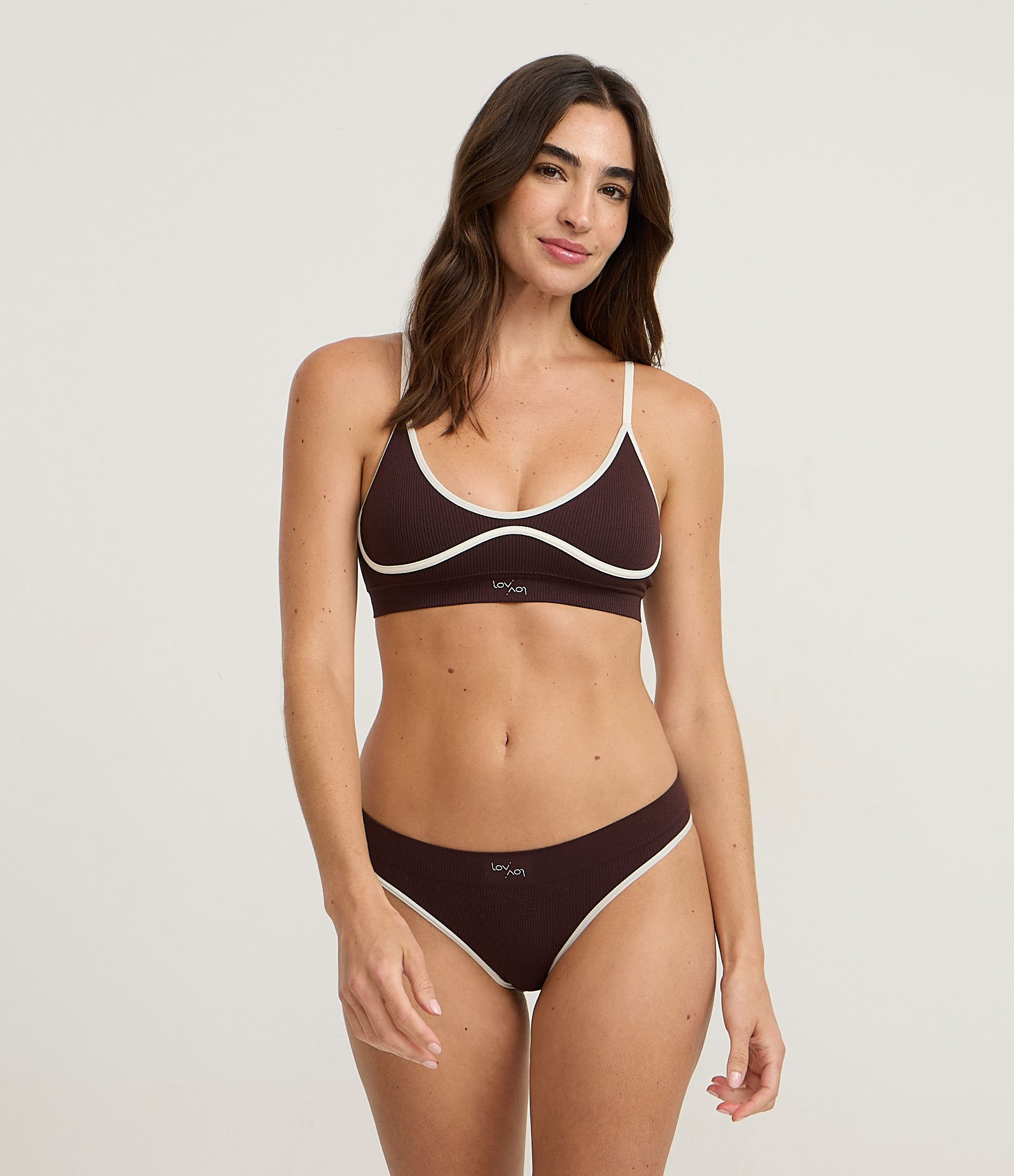 Sutiã Sport Seamless com Detalhes Contrastantes e Textura Marrom 2